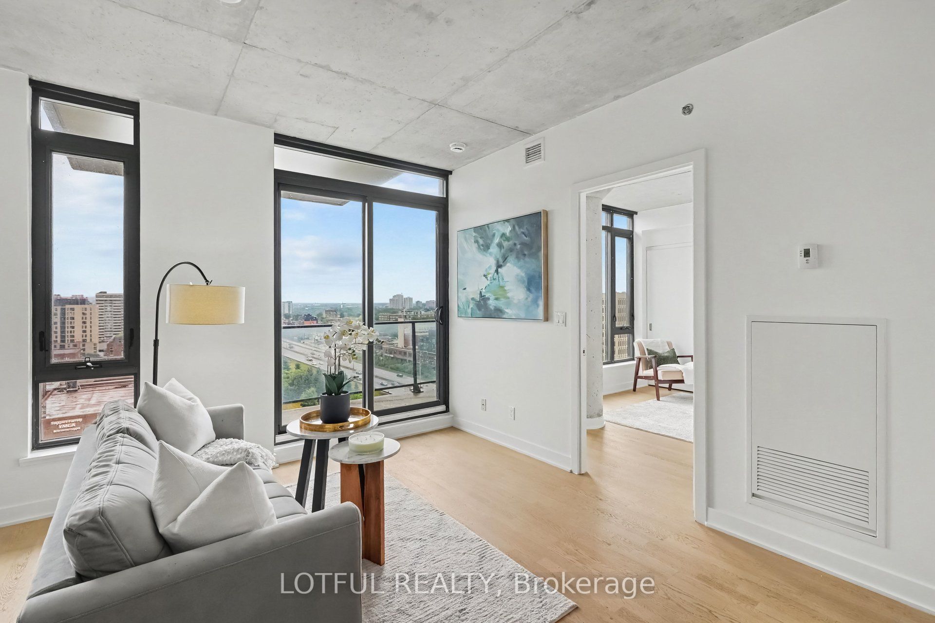 203 Catherine Street 1309 Property Photo 5