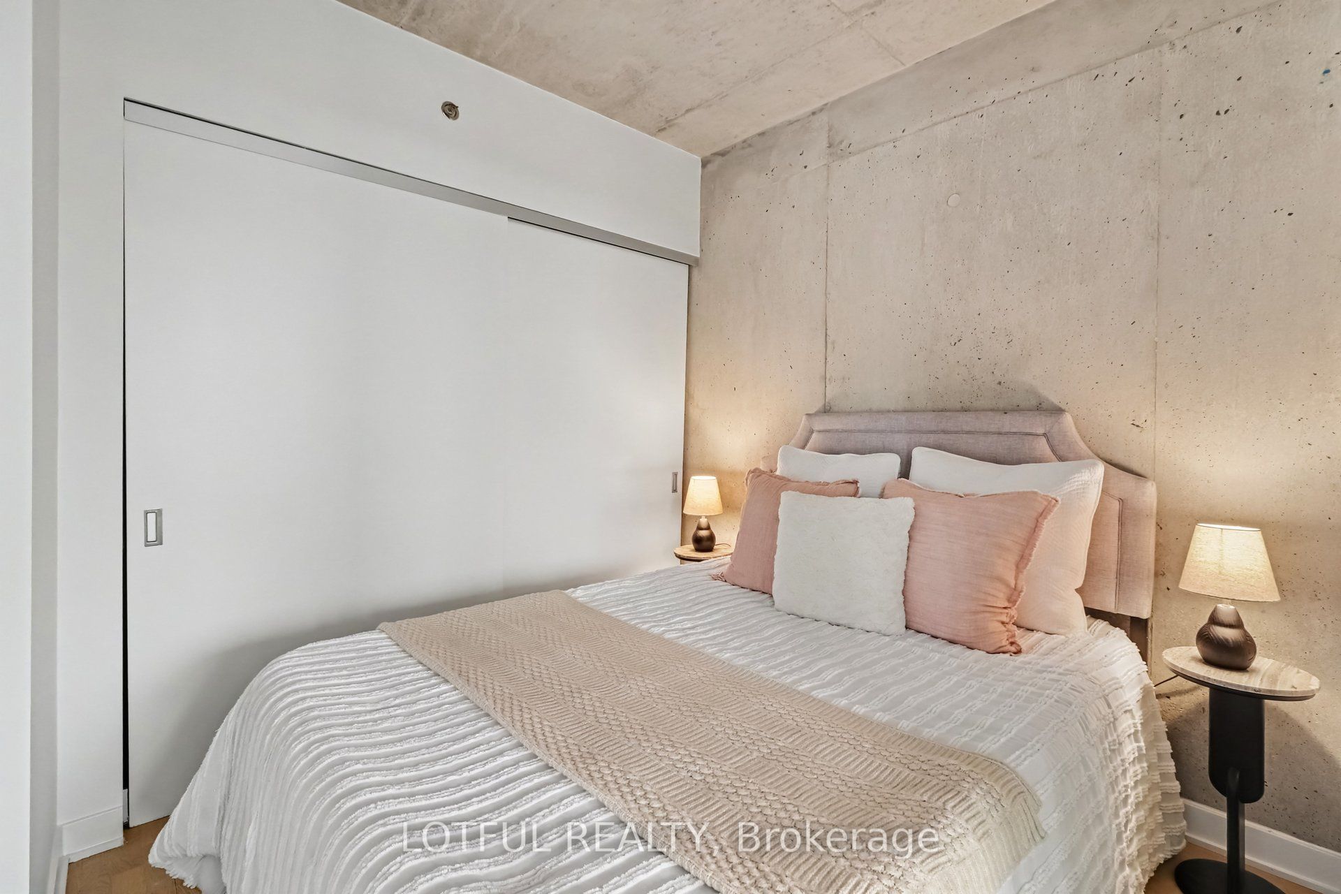 203 Catherine Street 1309 Property Photo 14