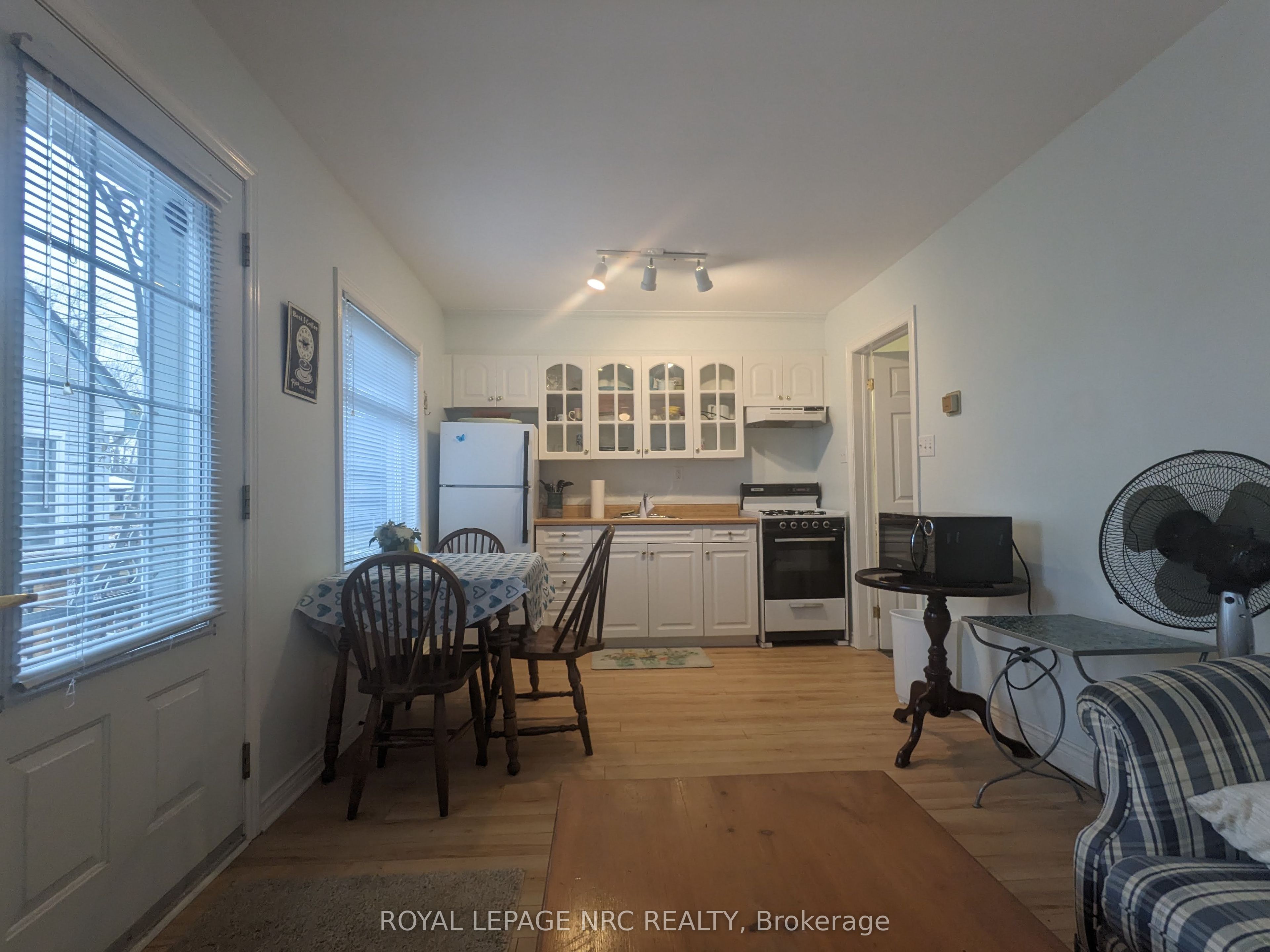370 Beechwood Avenue B Property Photo 5