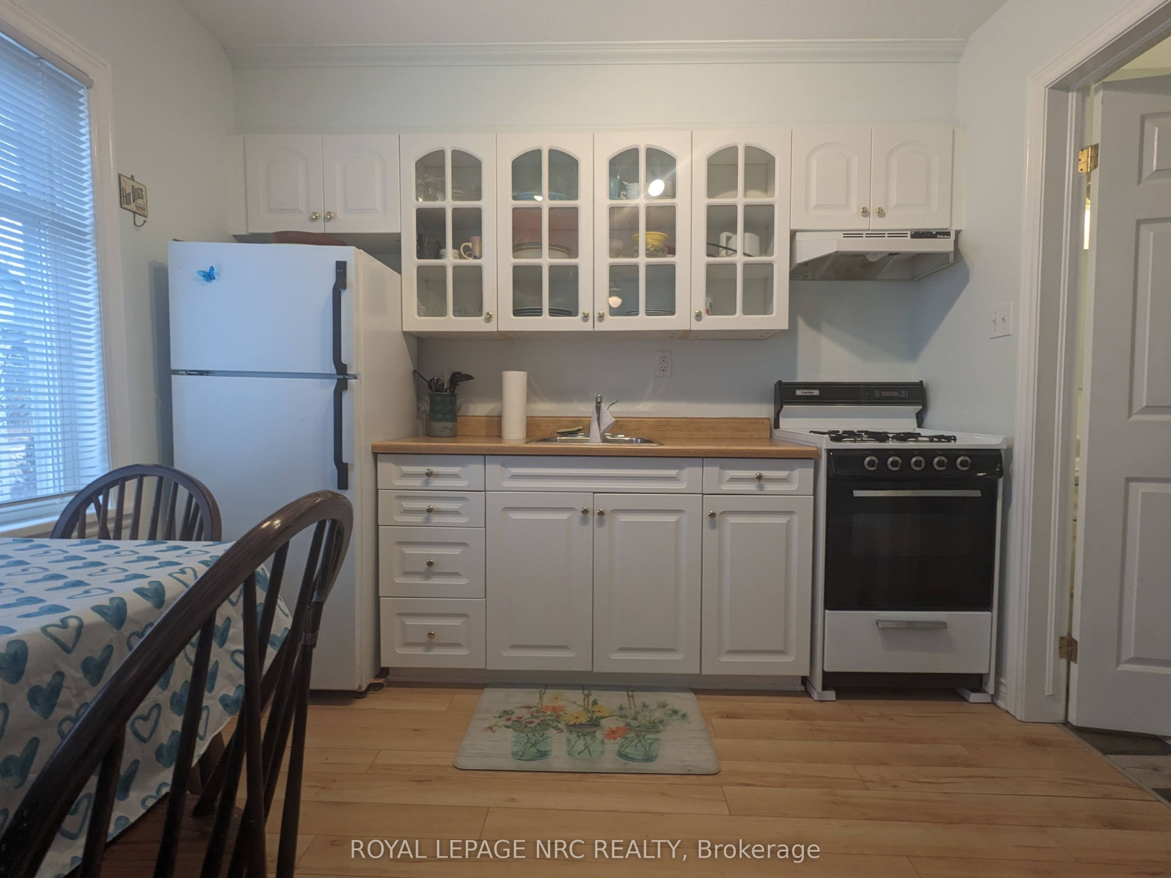 370 Beechwood Avenue B Property Photo 6