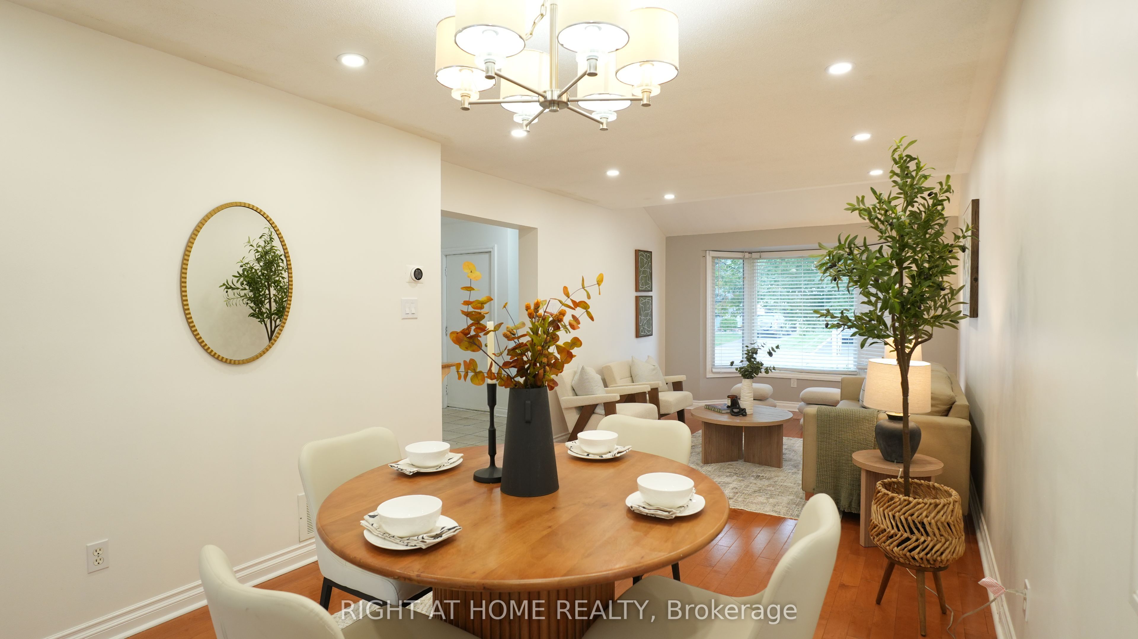 672 Farmbrook Crescent Property Photo 8
