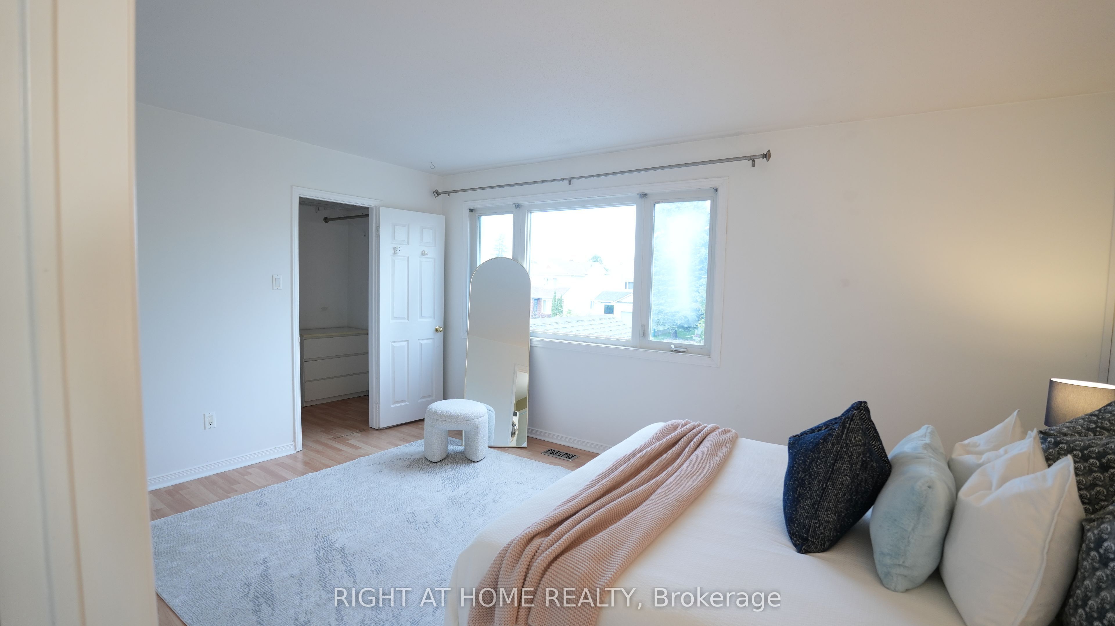 672 Farmbrook Crescent Property Photo 18