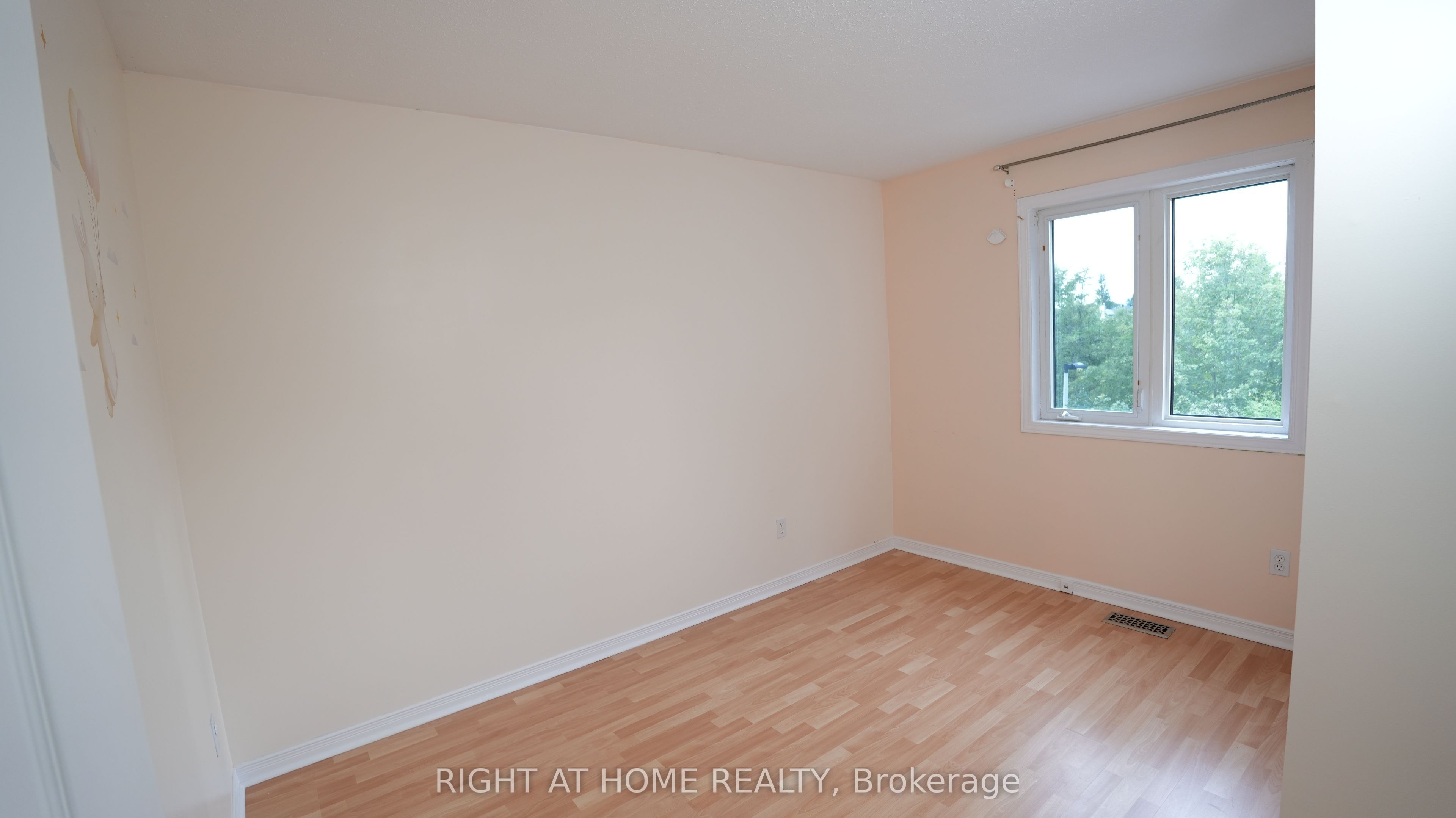 672 Farmbrook Crescent Property Photo 20