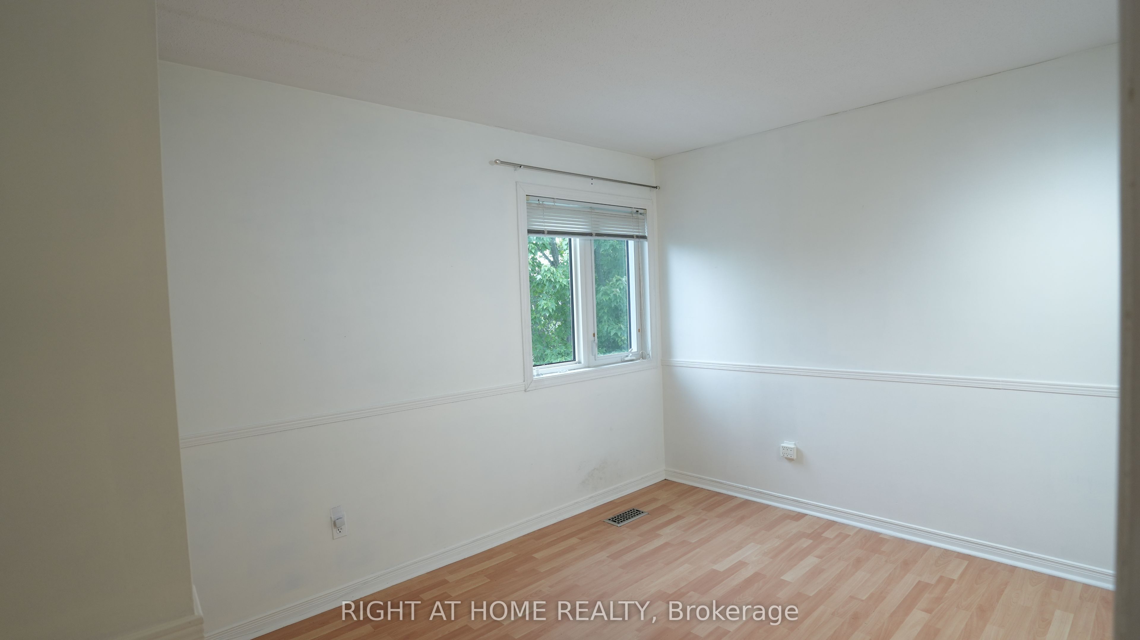 672 Farmbrook Crescent Property Photo 21