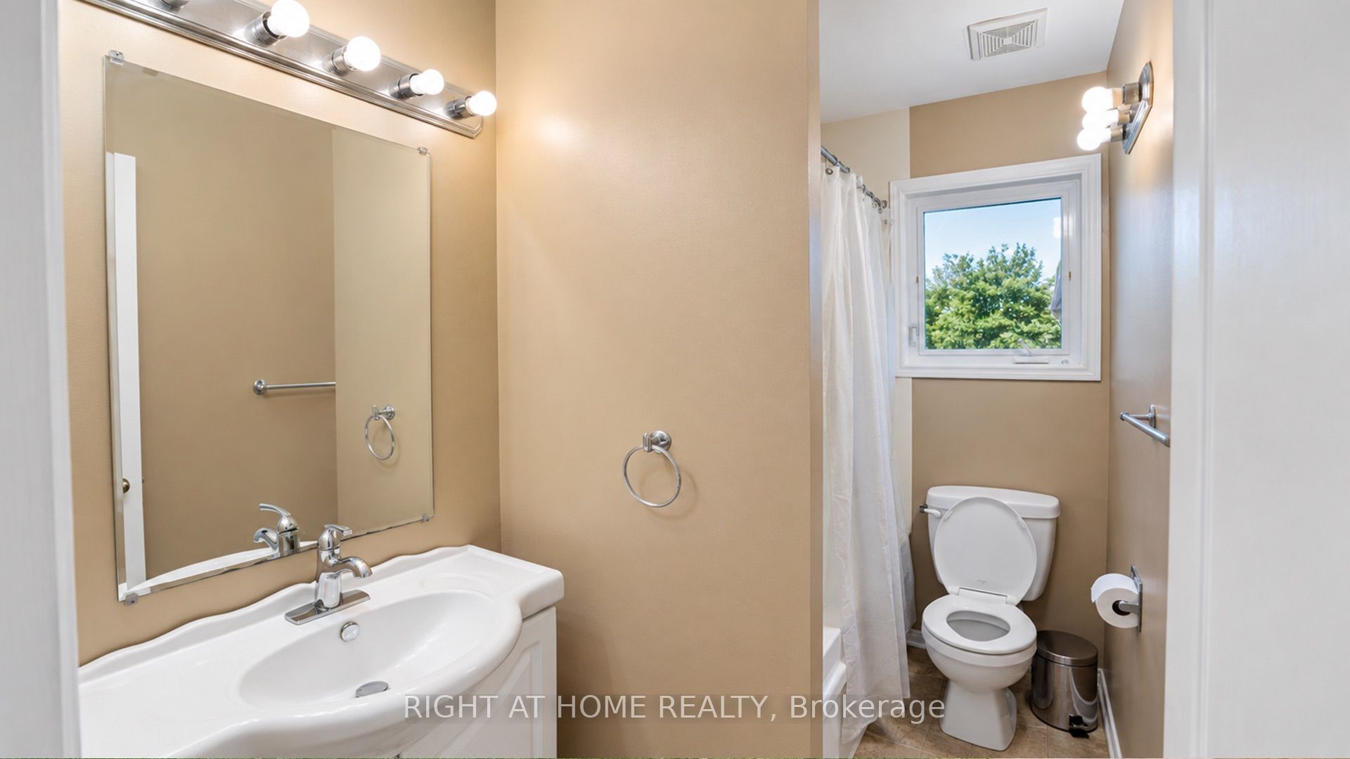 672 Farmbrook Crescent Property Photo 22