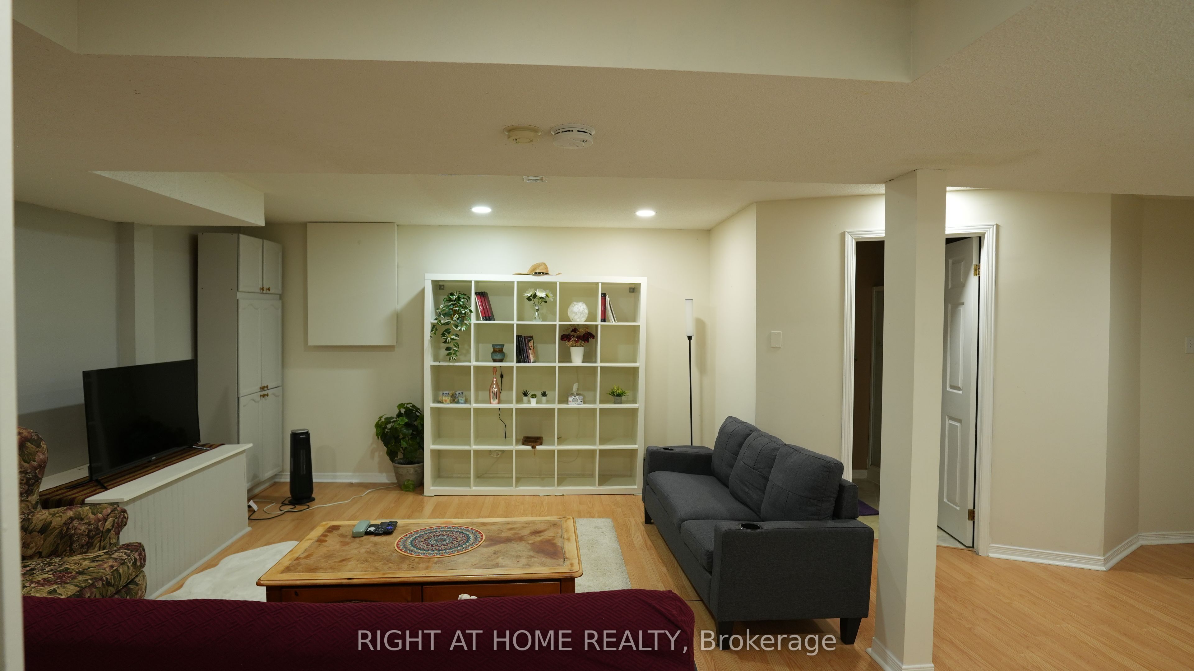672 Farmbrook Crescent Property Photo 24