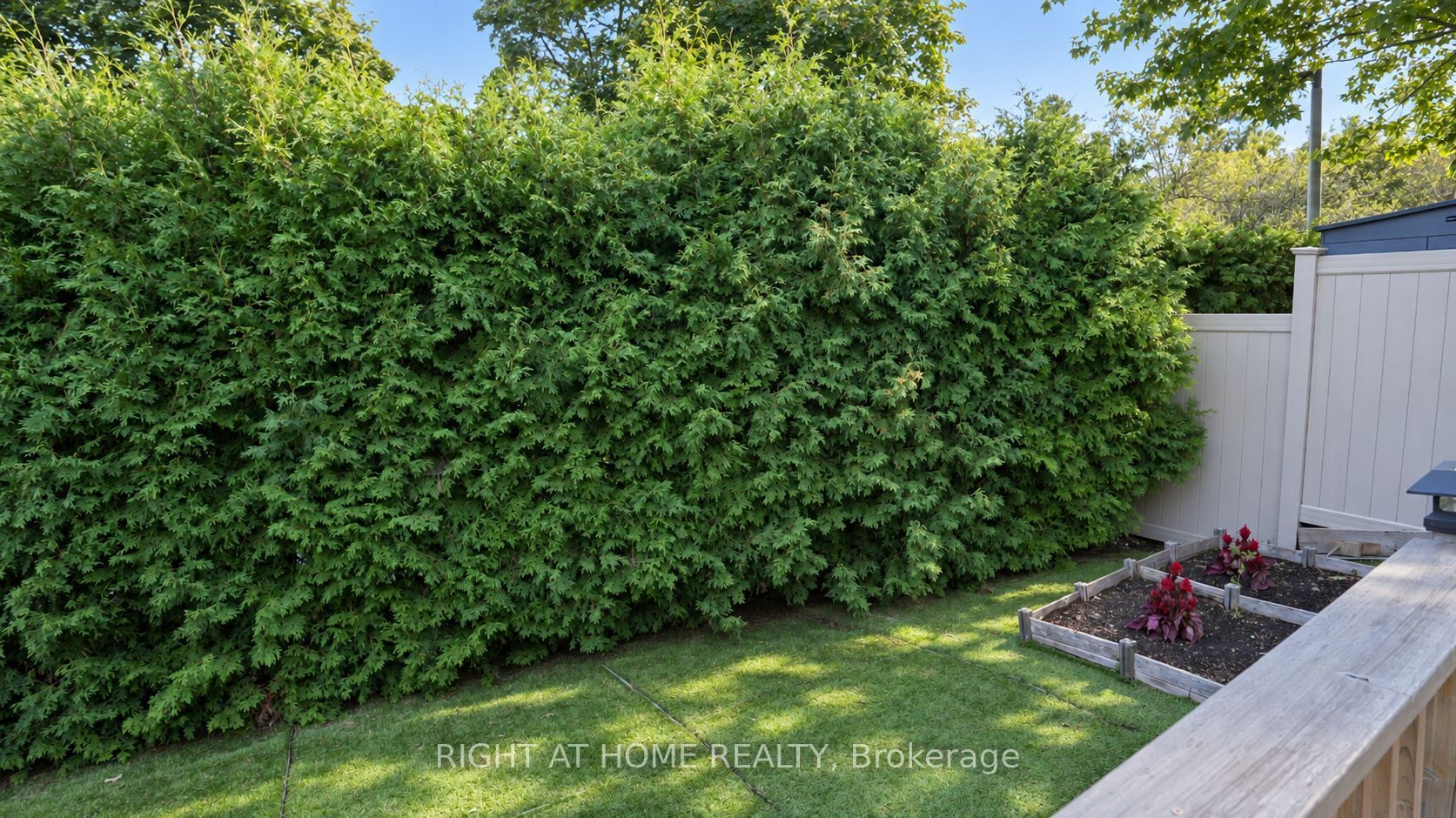 672 Farmbrook Crescent Property Photo 32