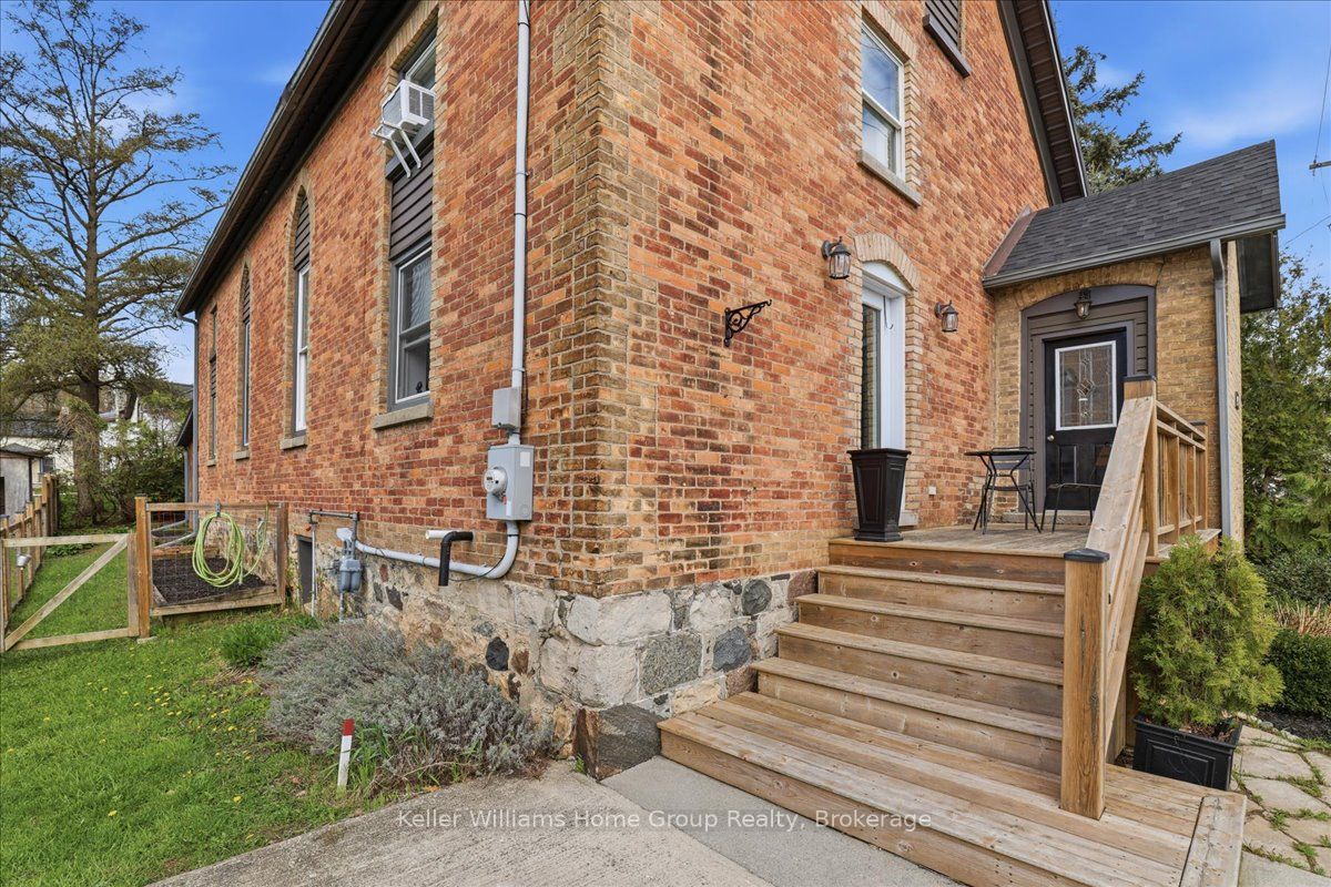 44 2nd Avenue Property Photo 3