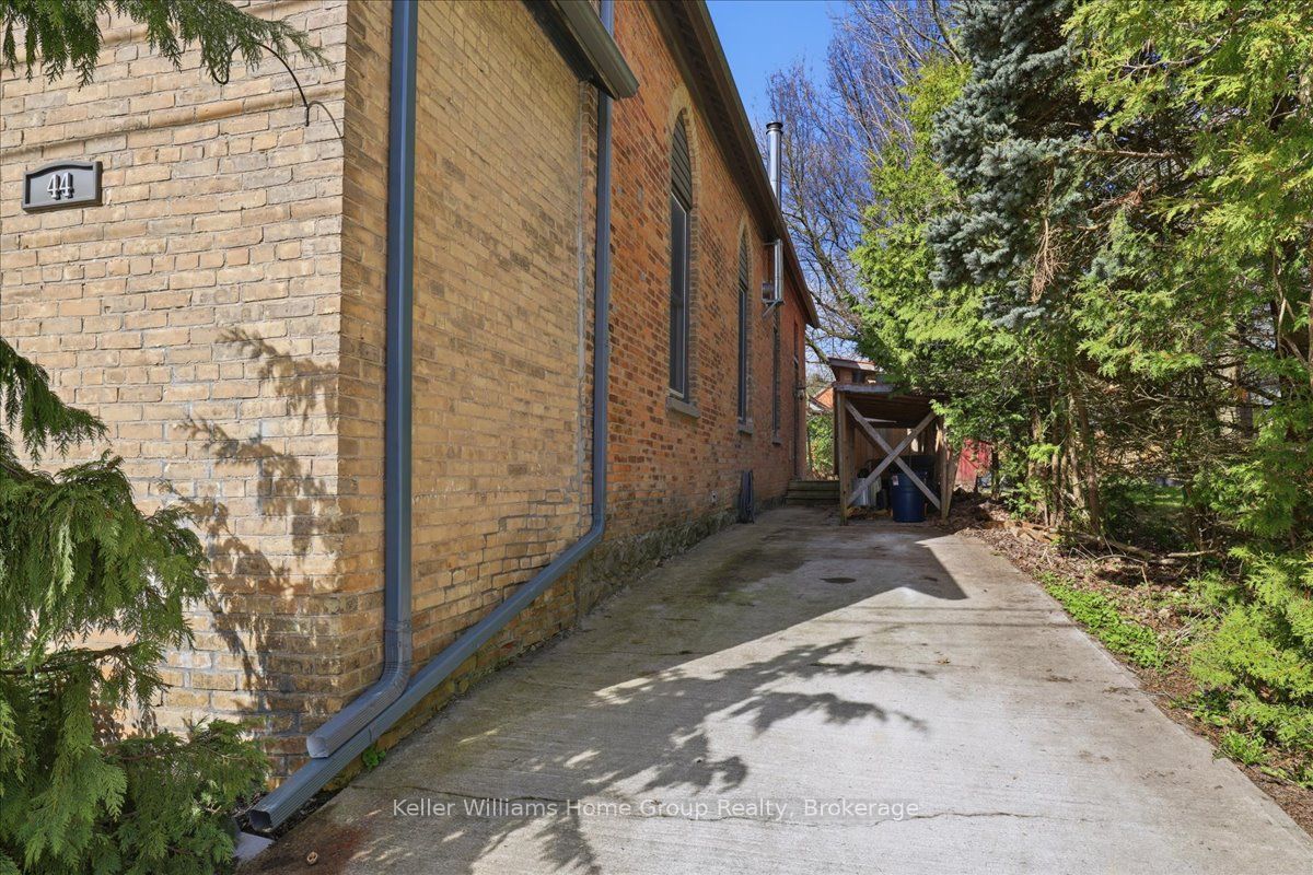 44 2nd Avenue Property Photo 40
