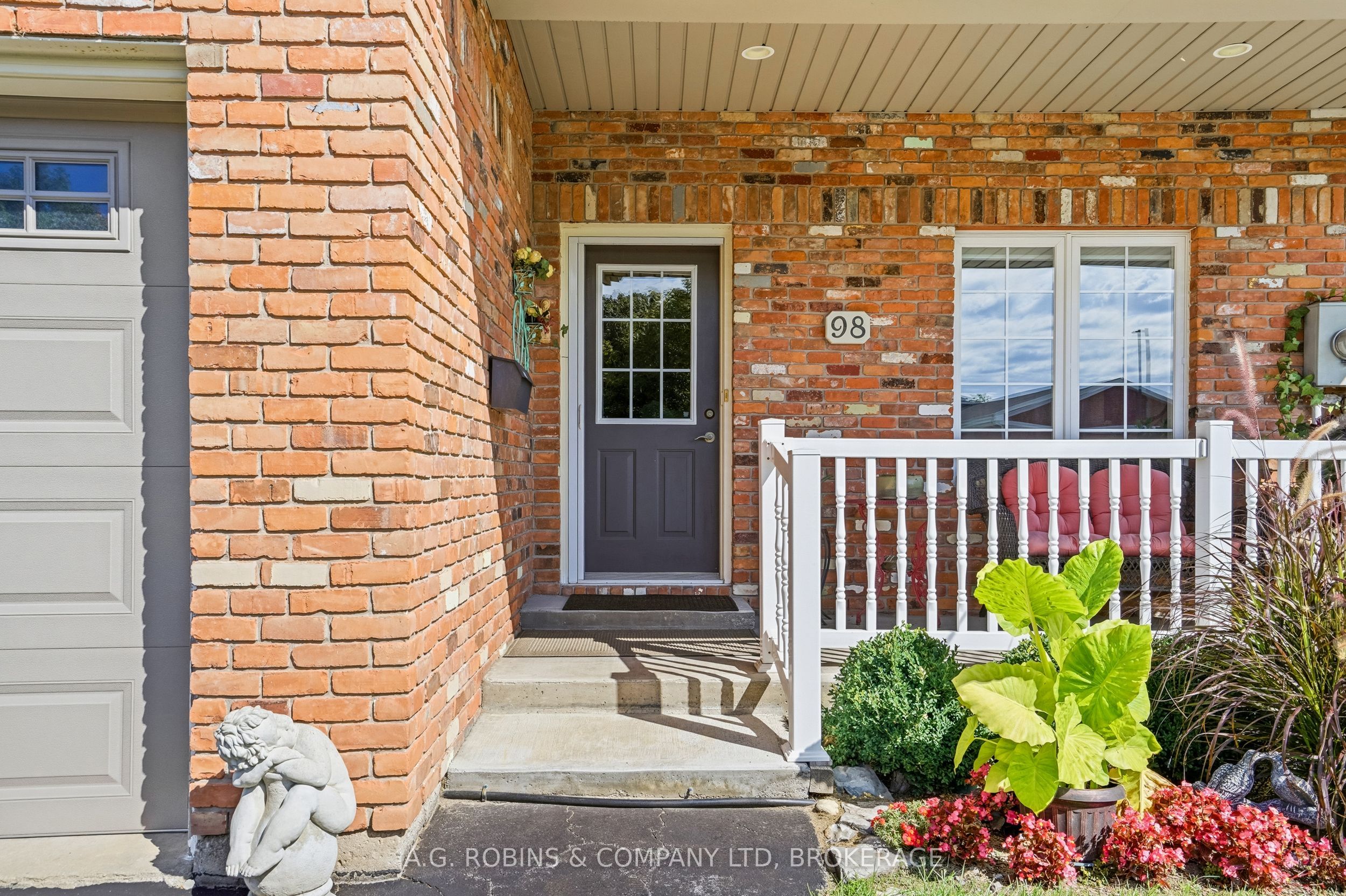98 Maple Street Property Photo 3