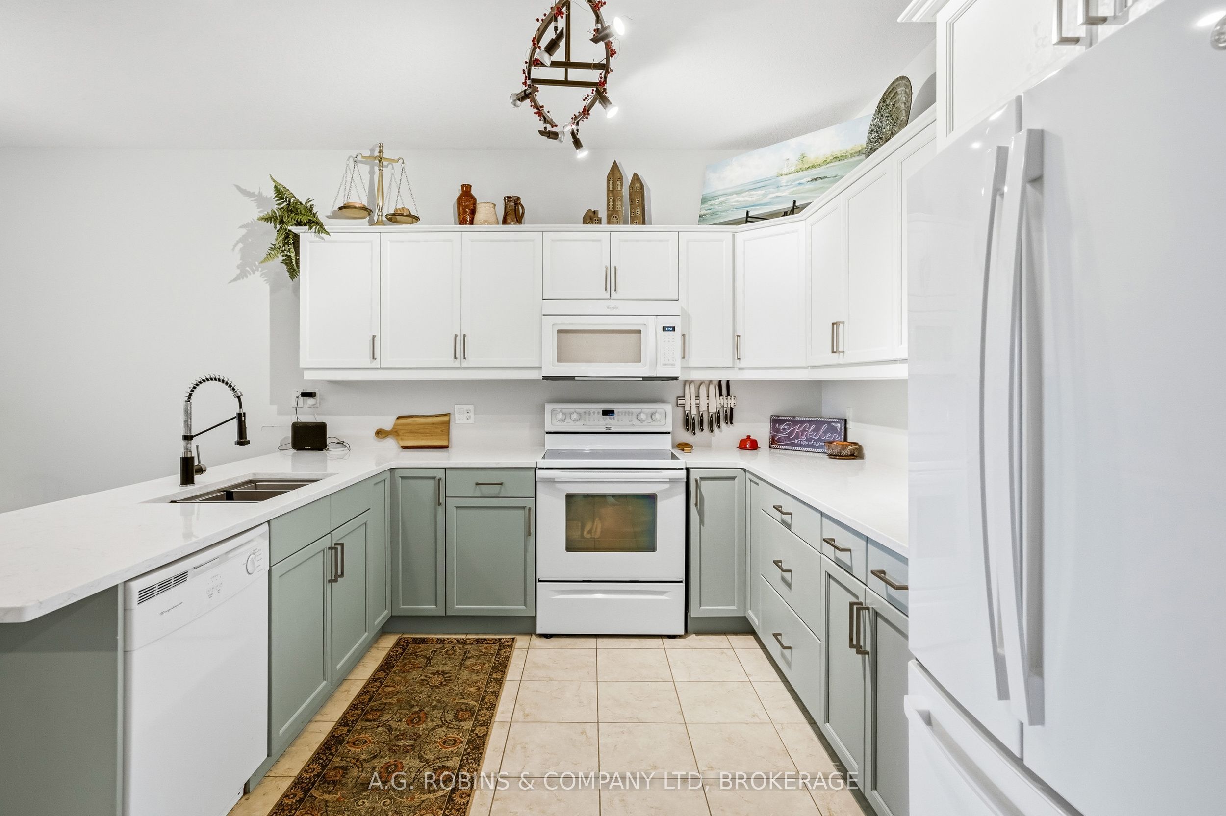 98 Maple Street Property Photo 8