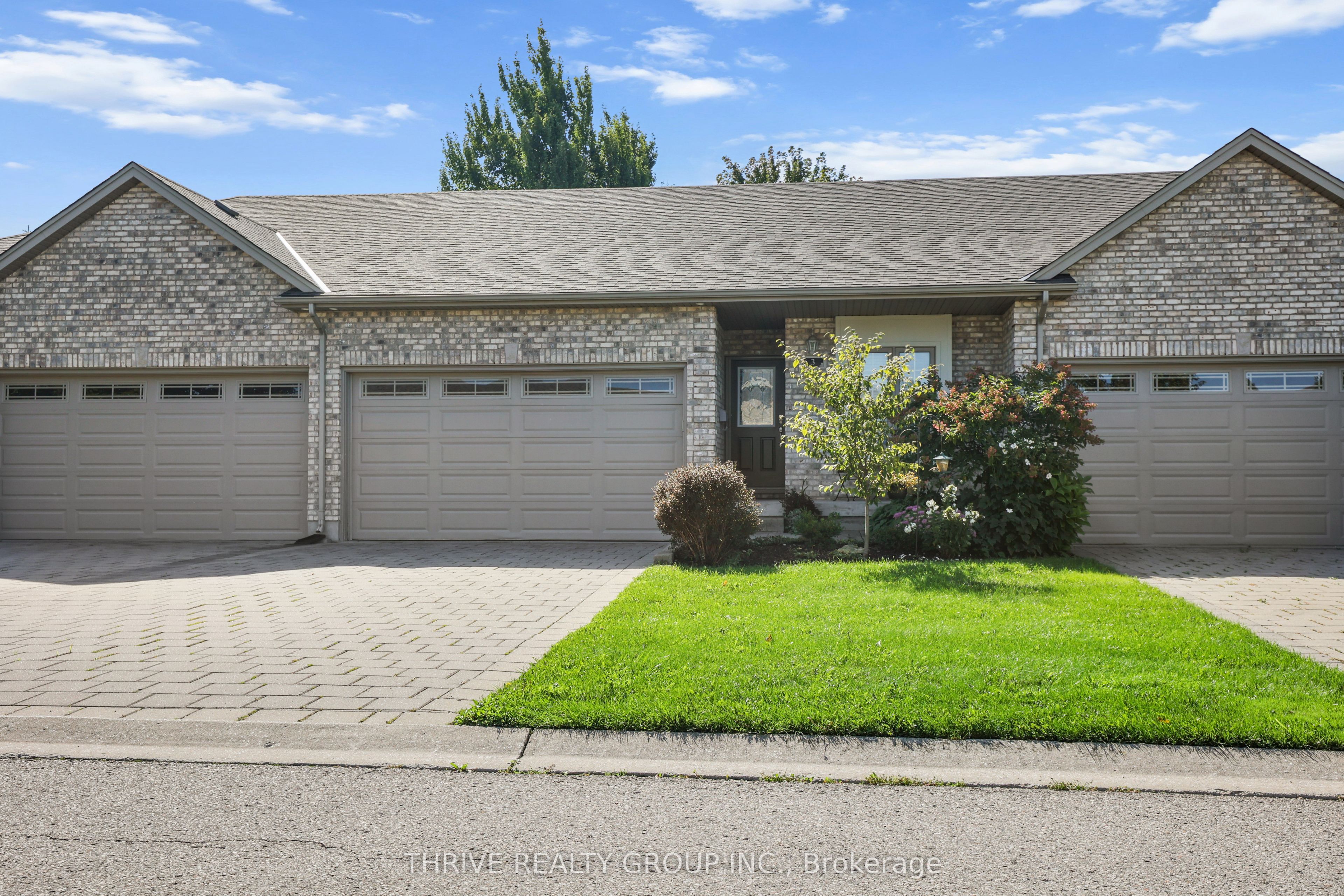 1571 Coronation Drive 3 Property Photo 1