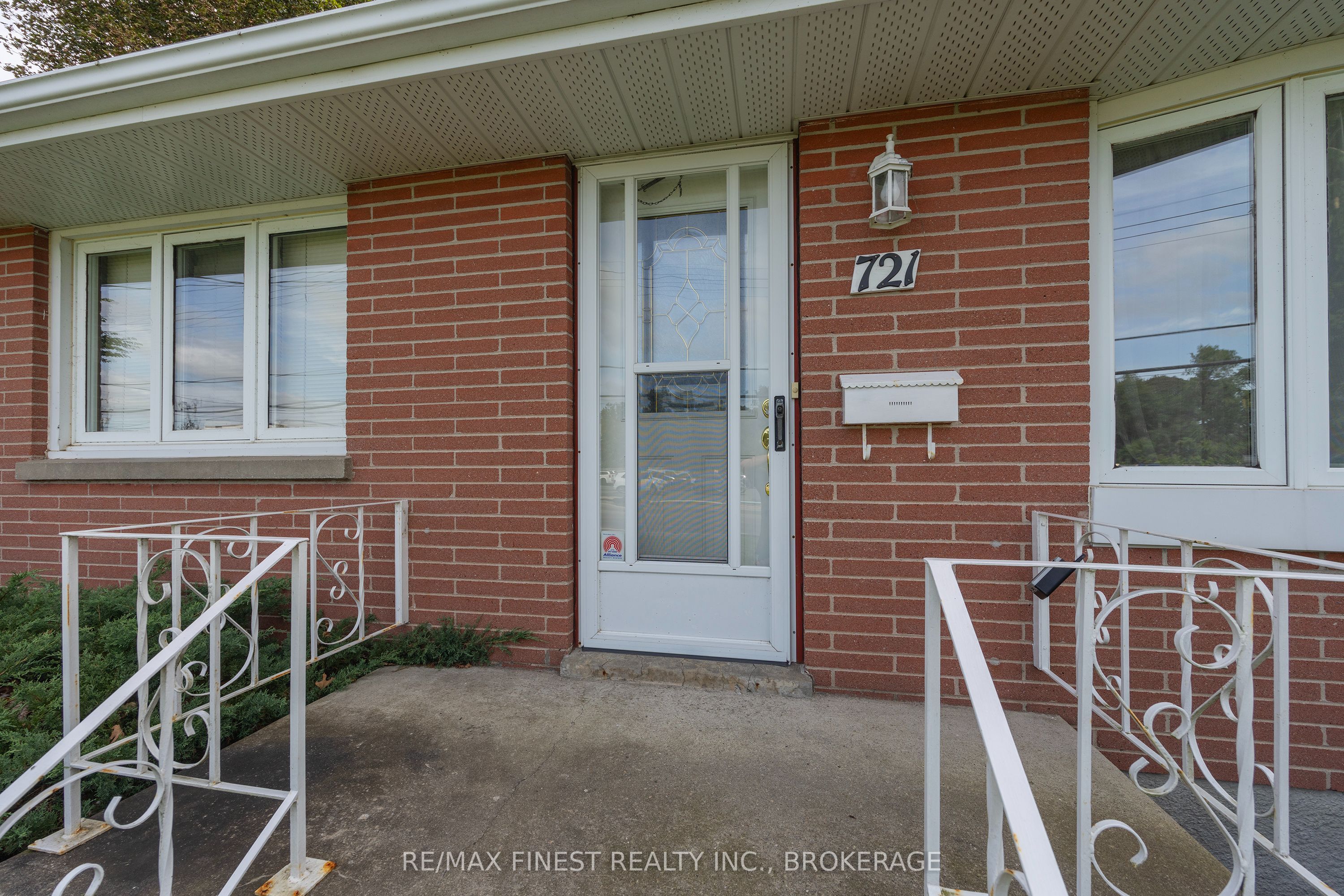 721 Front Road Property Photo 4