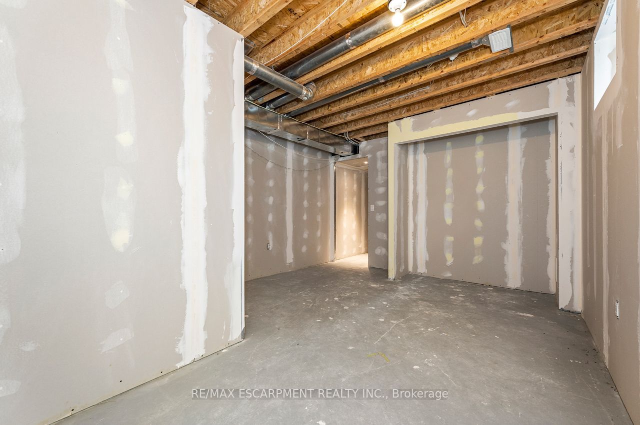37 Middleton Avenue Property Photo 31