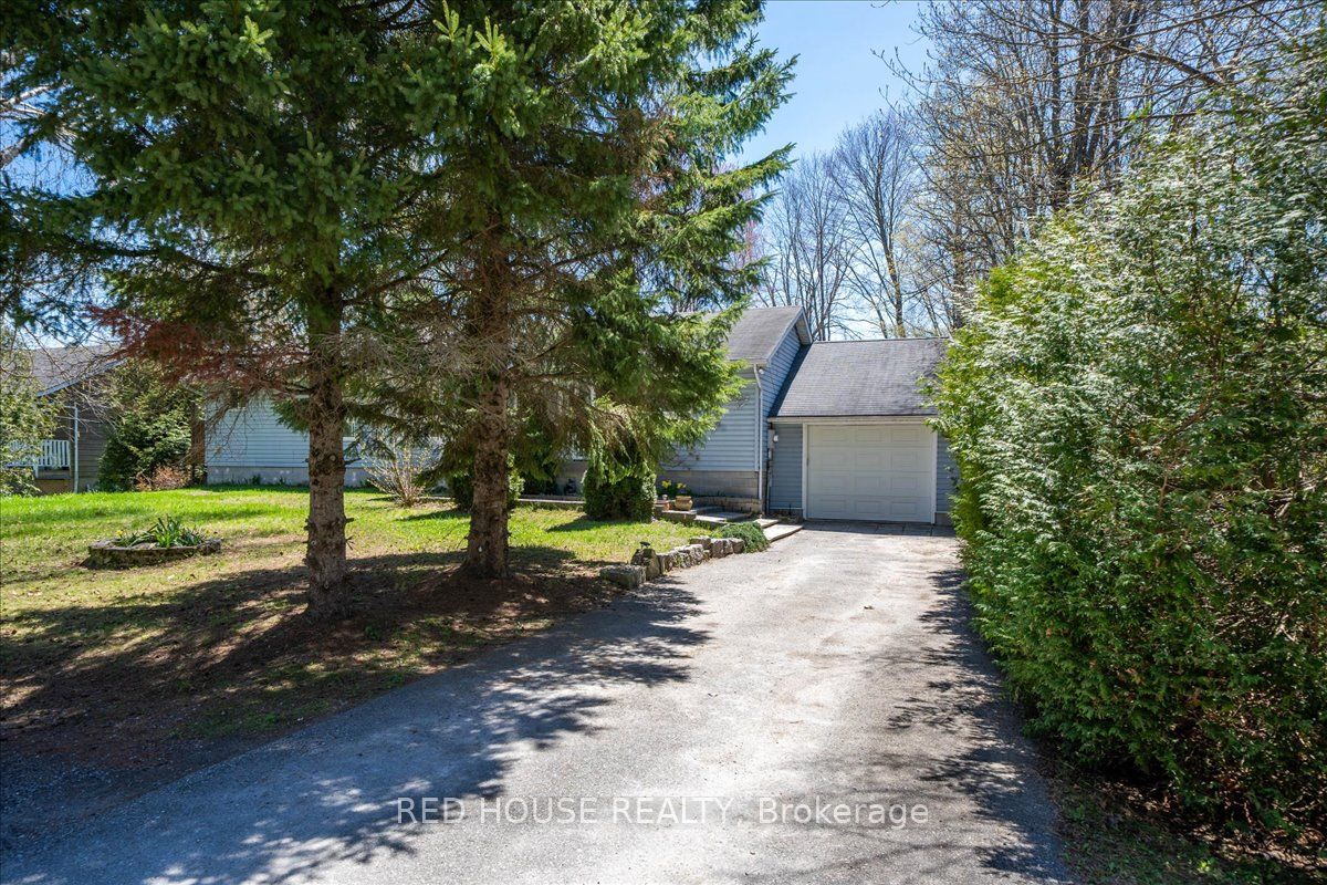 32 Mcleish Drive Property Photo 3