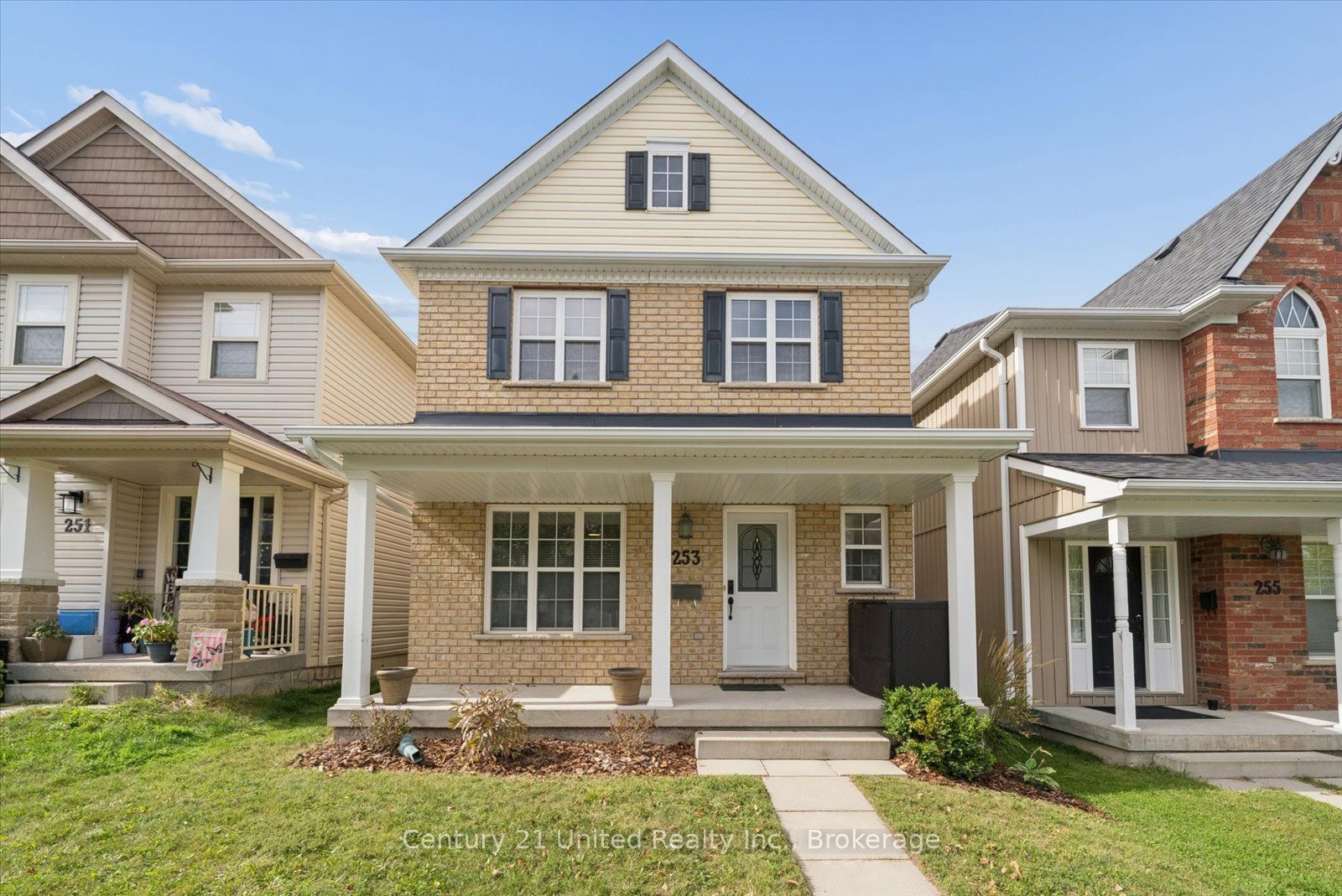 253 Bowen Drive Property Photo 1