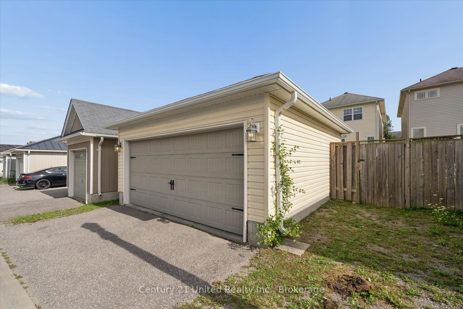 253 Bowen Drive Property Photo 2