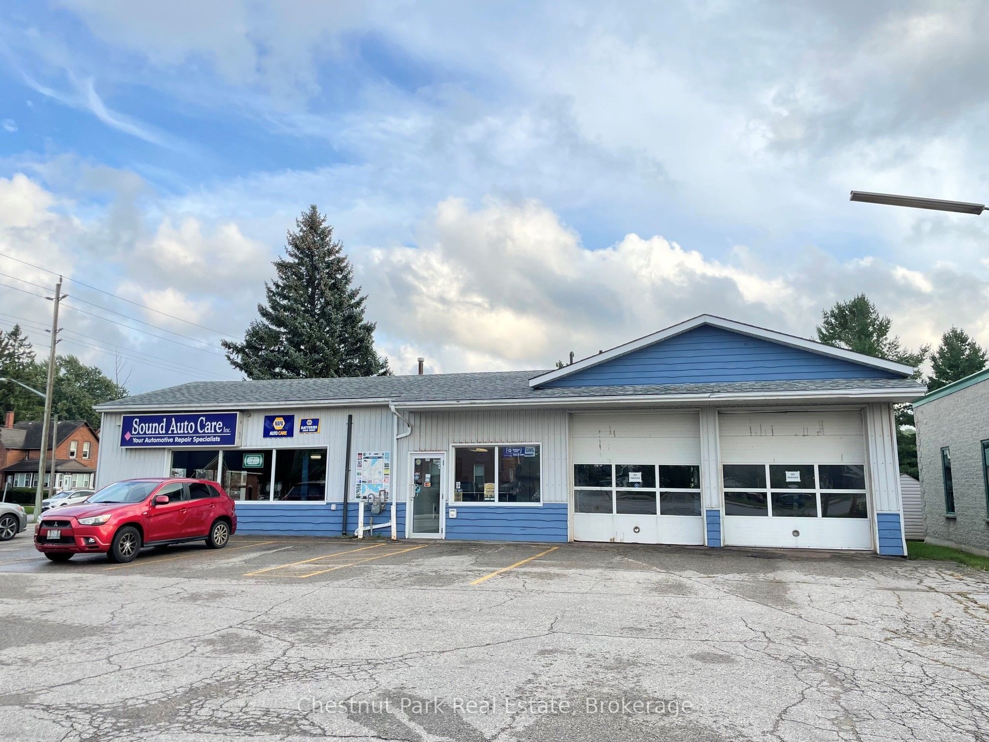 605 10th Street W Property Photo 1