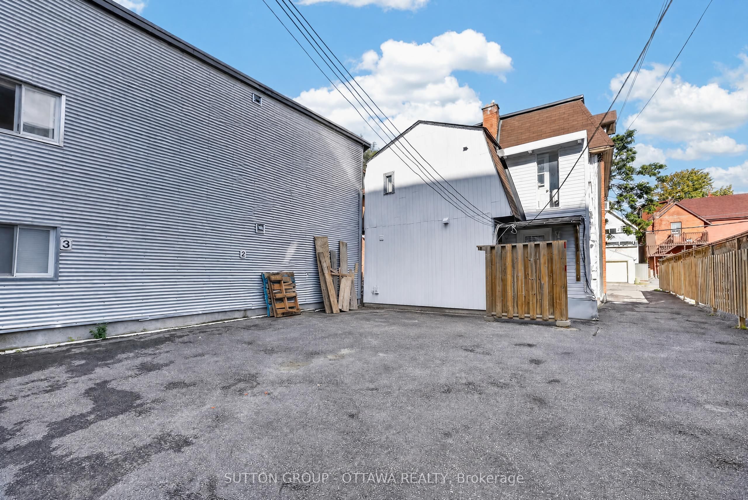 438 Lewis Street Property Photo 4