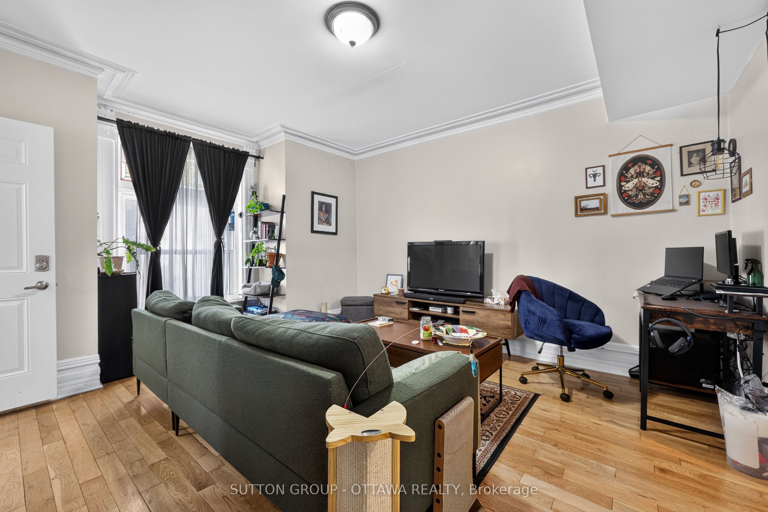 438 Lewis Street Property Photo 8