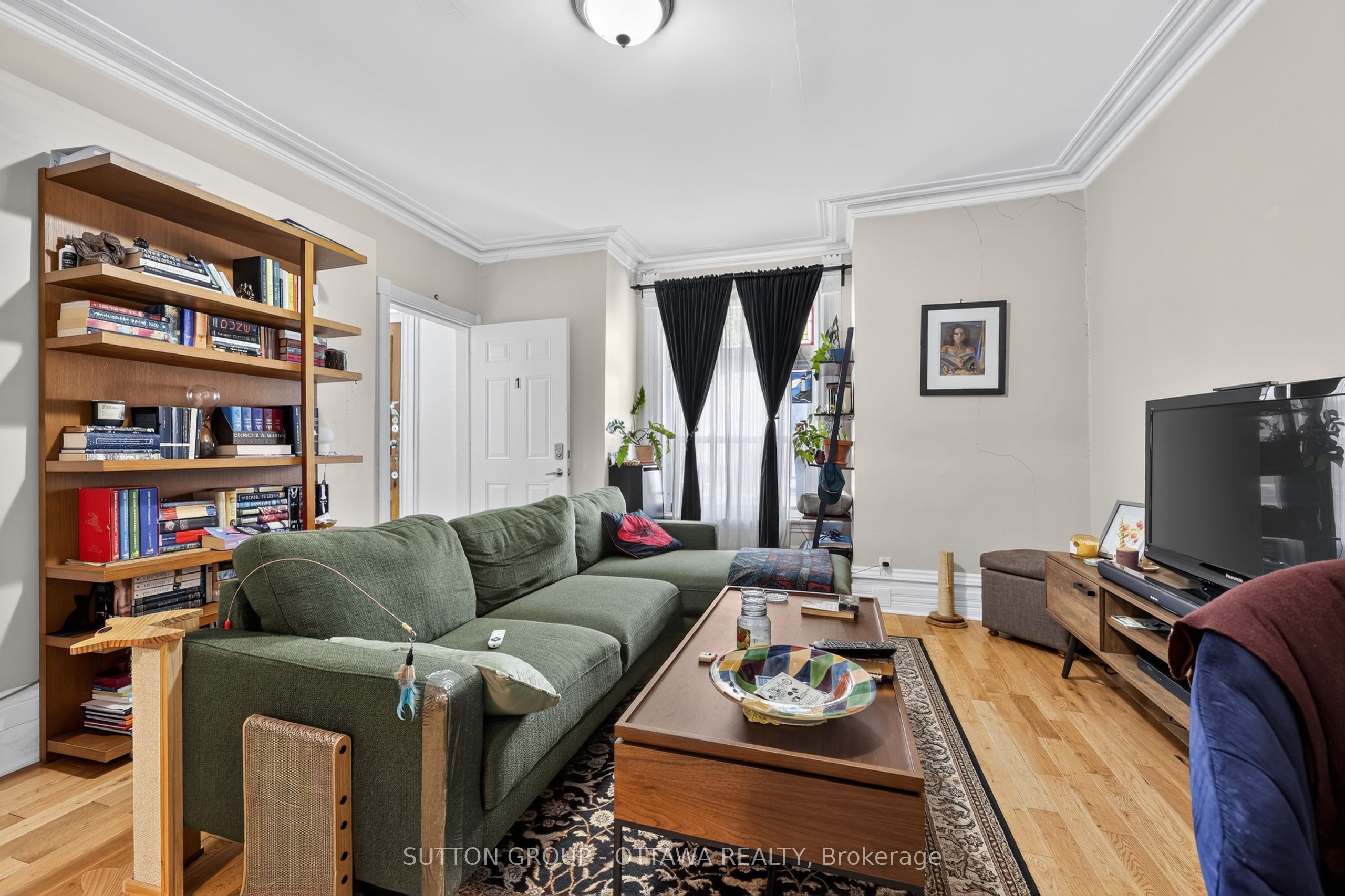 438 Lewis Street Property Photo 9