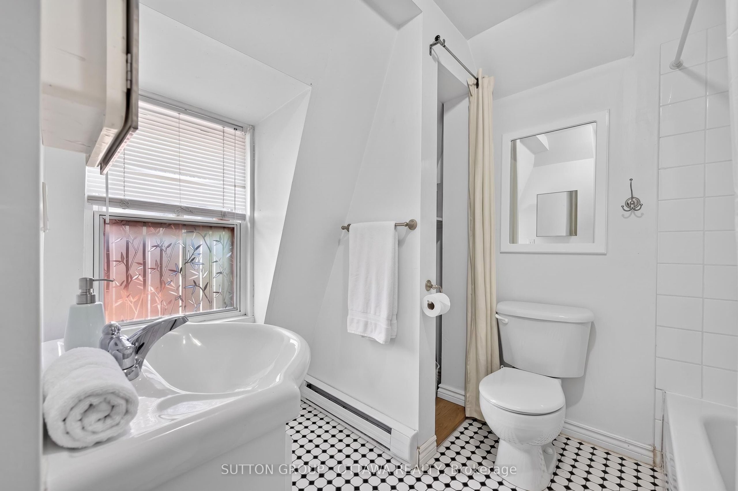 438 Lewis Street Property Photo 29