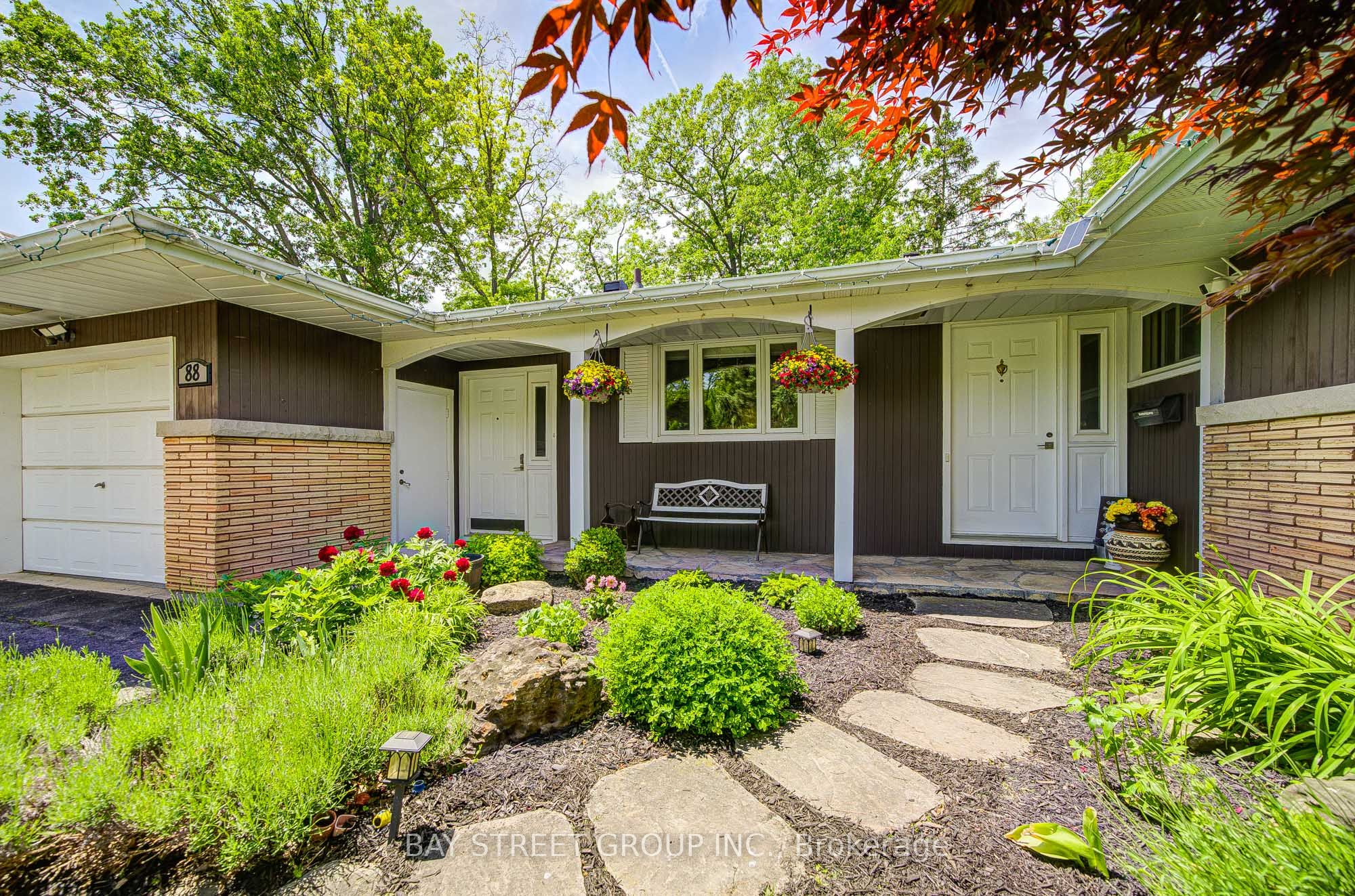 88 Marsdale Drive Property Photo 1