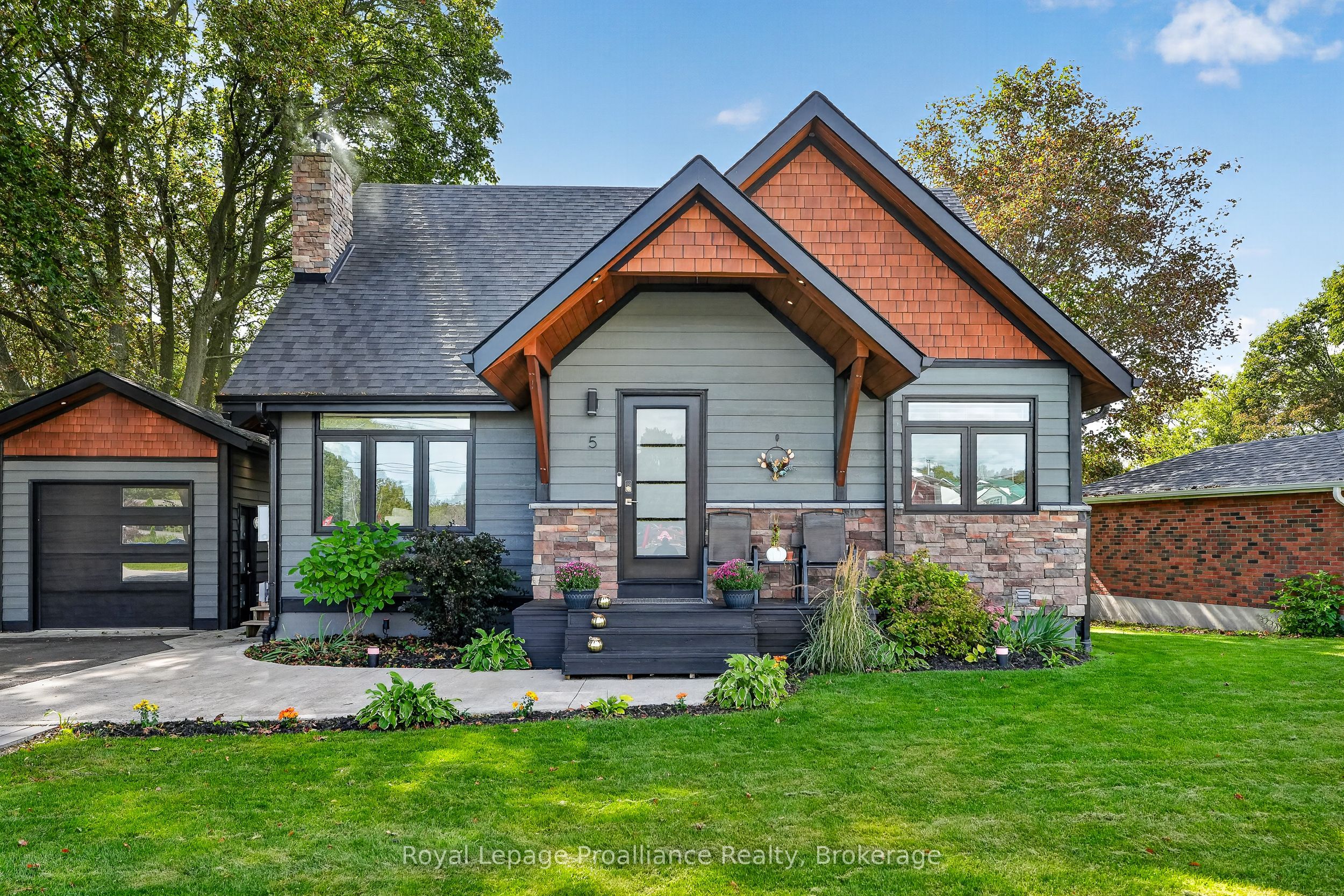 5 Carleton Boulevard Property Photo 1