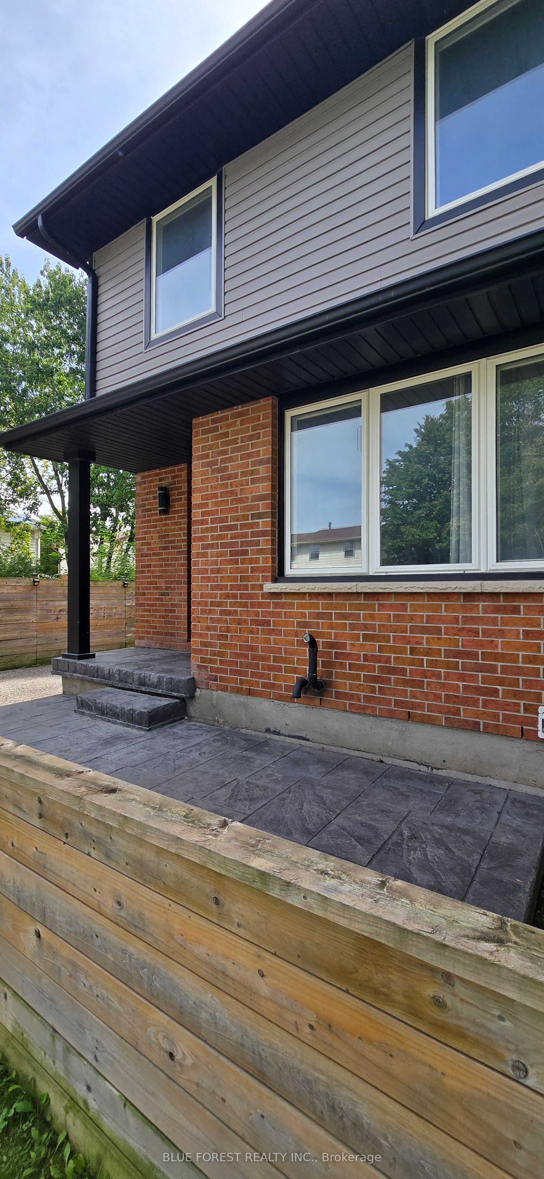 93 Elvira Crescent Property Photo 2