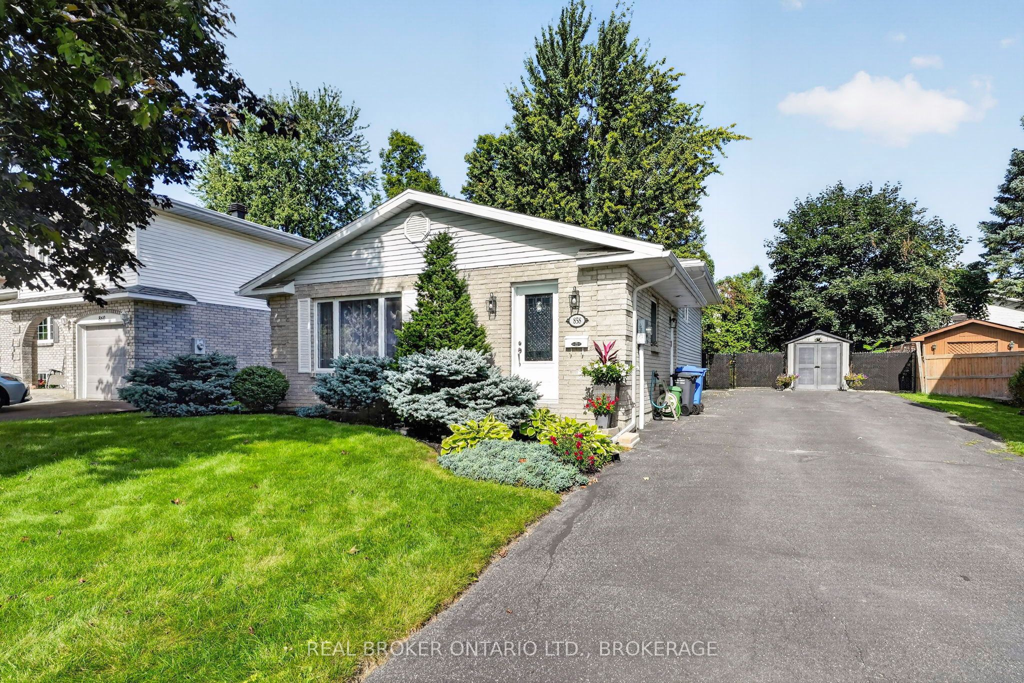 858 Chelsea Crescent