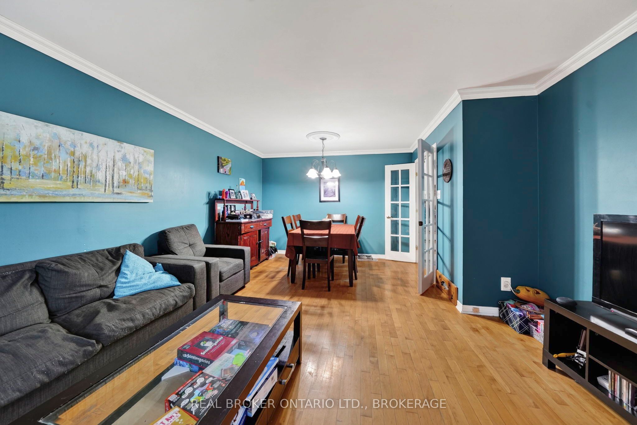 858 Chelsea Crescent Property Photo 4