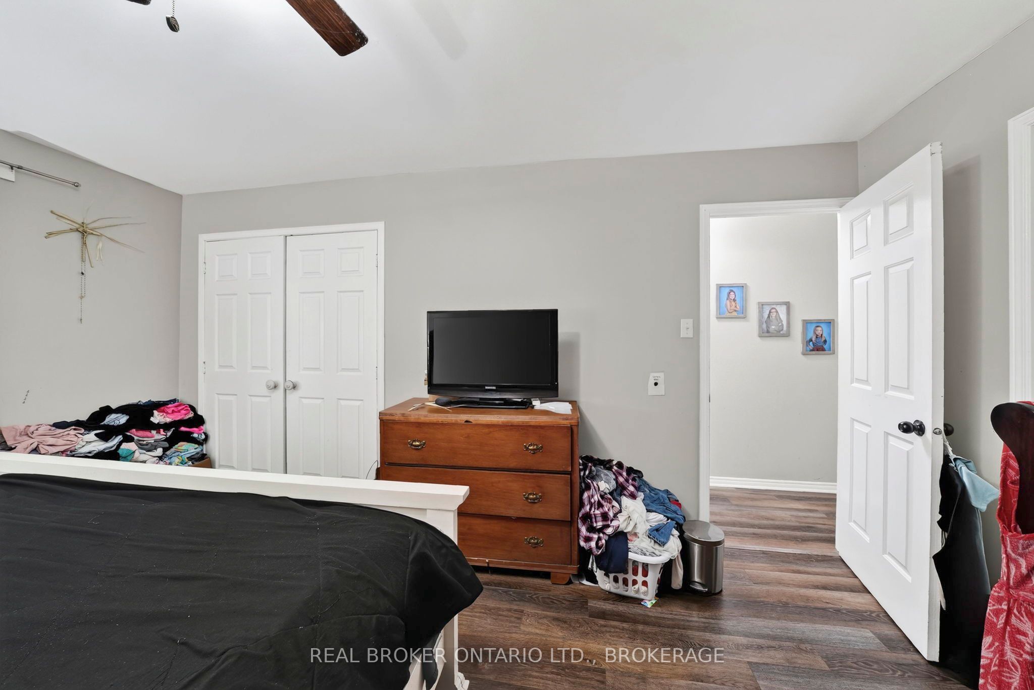 858 Chelsea Crescent Property Photo 6