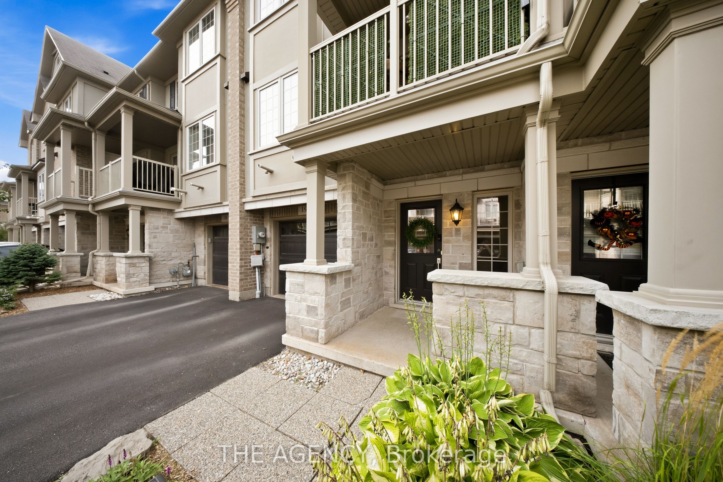 215 Dundas Street E 19 Property Photo 1