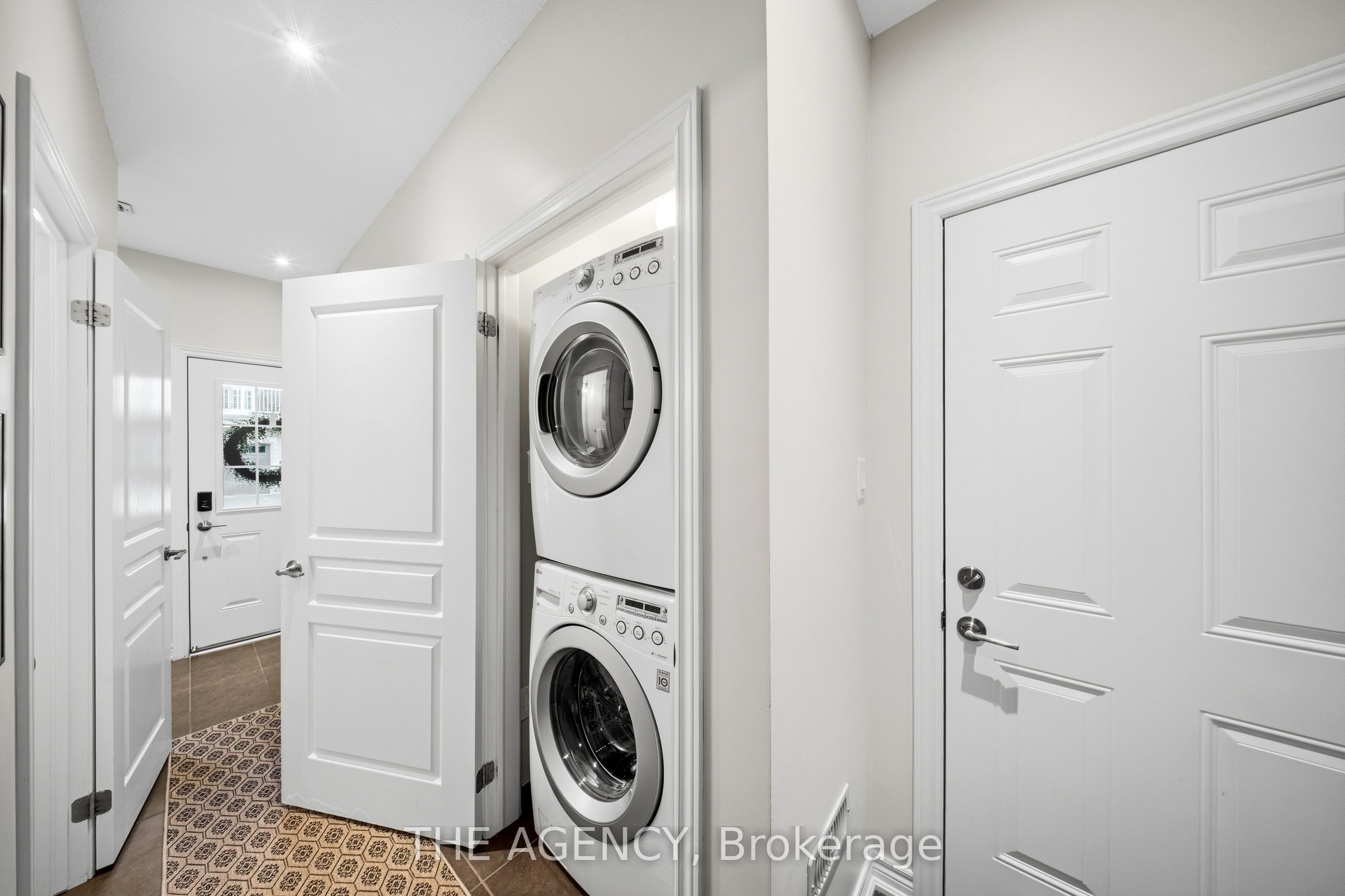 215 Dundas Street E 19 Property Photo 7