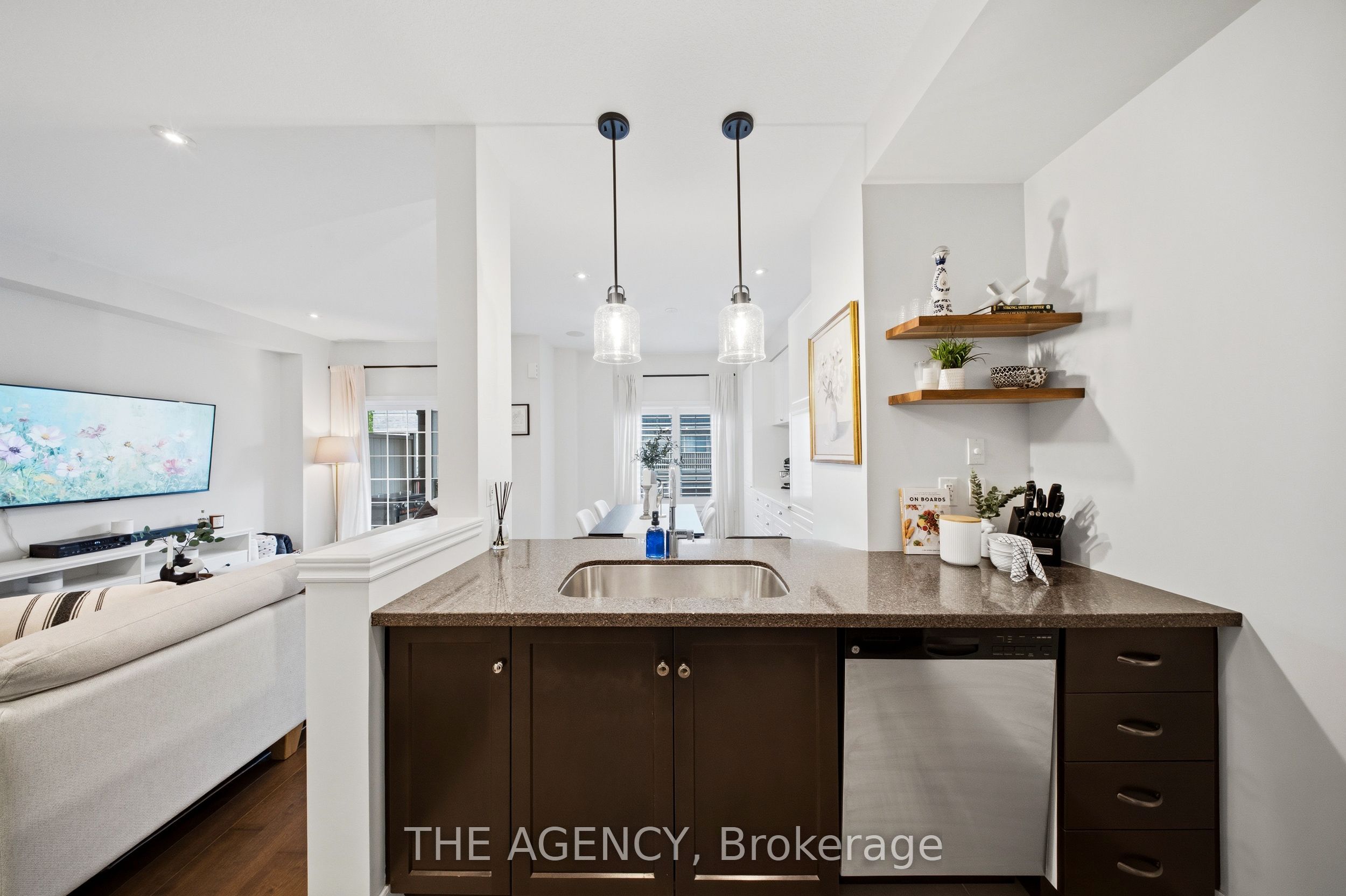 215 Dundas Street E 19 Property Photo 16