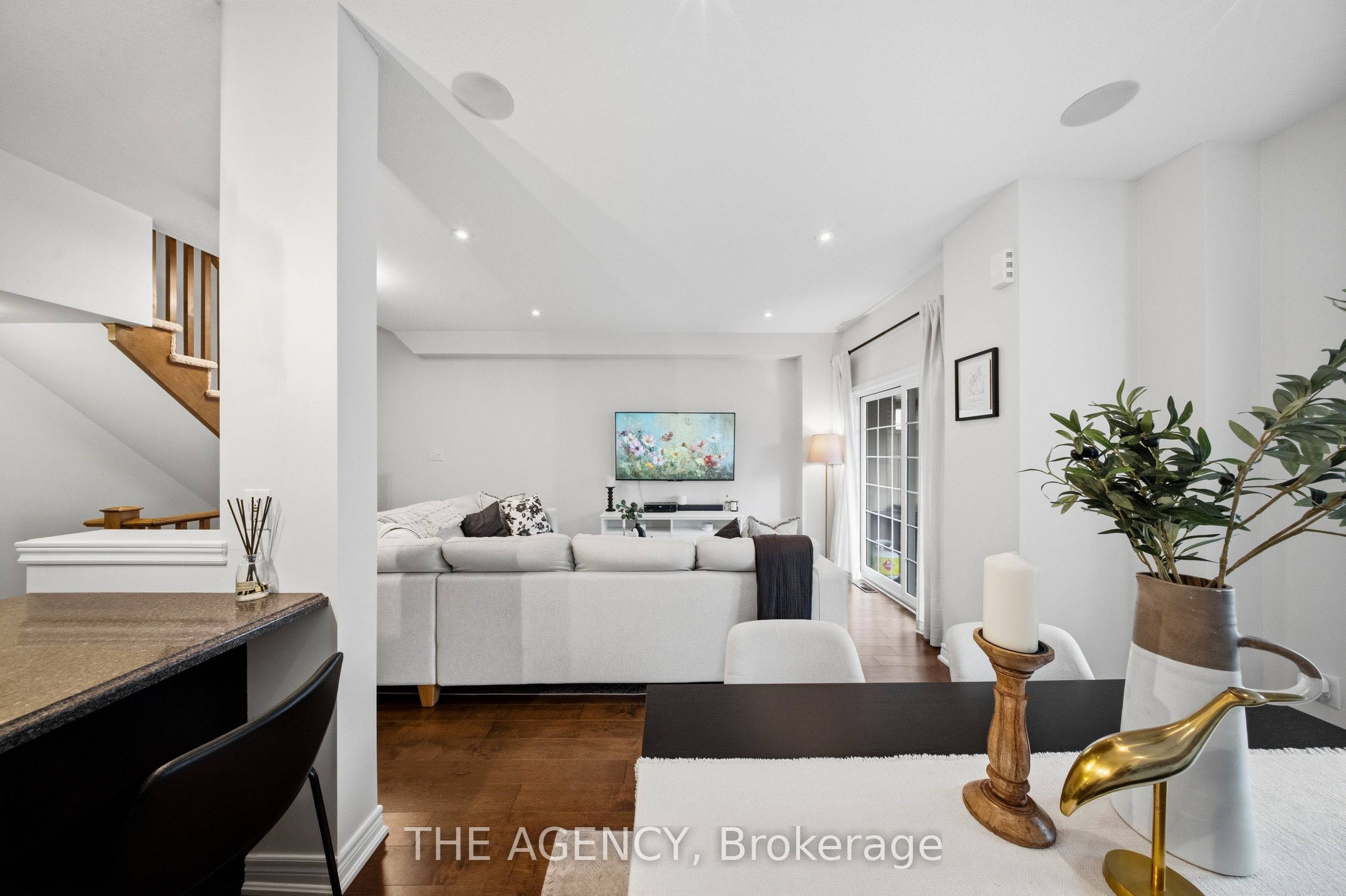 215 Dundas Street E 19 Property Photo 18
