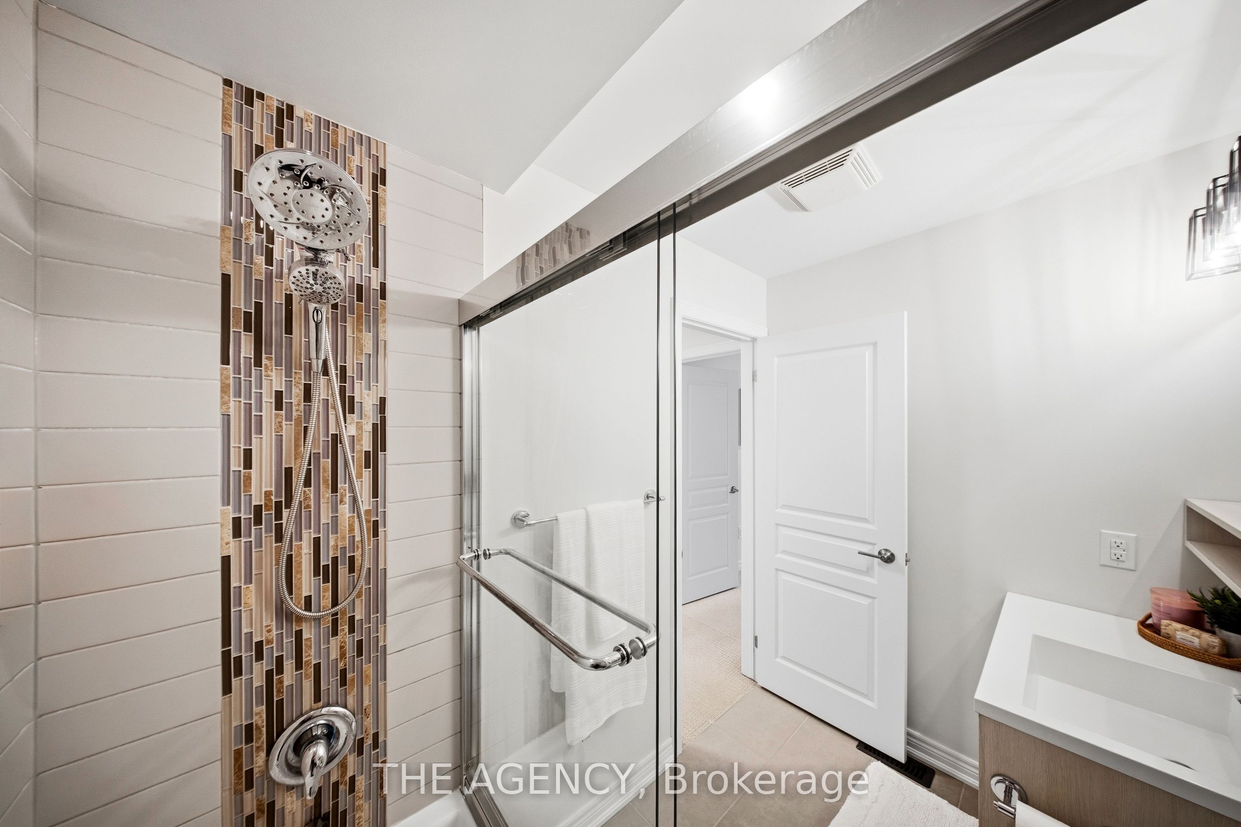 215 Dundas Street E 19 Property Photo 26