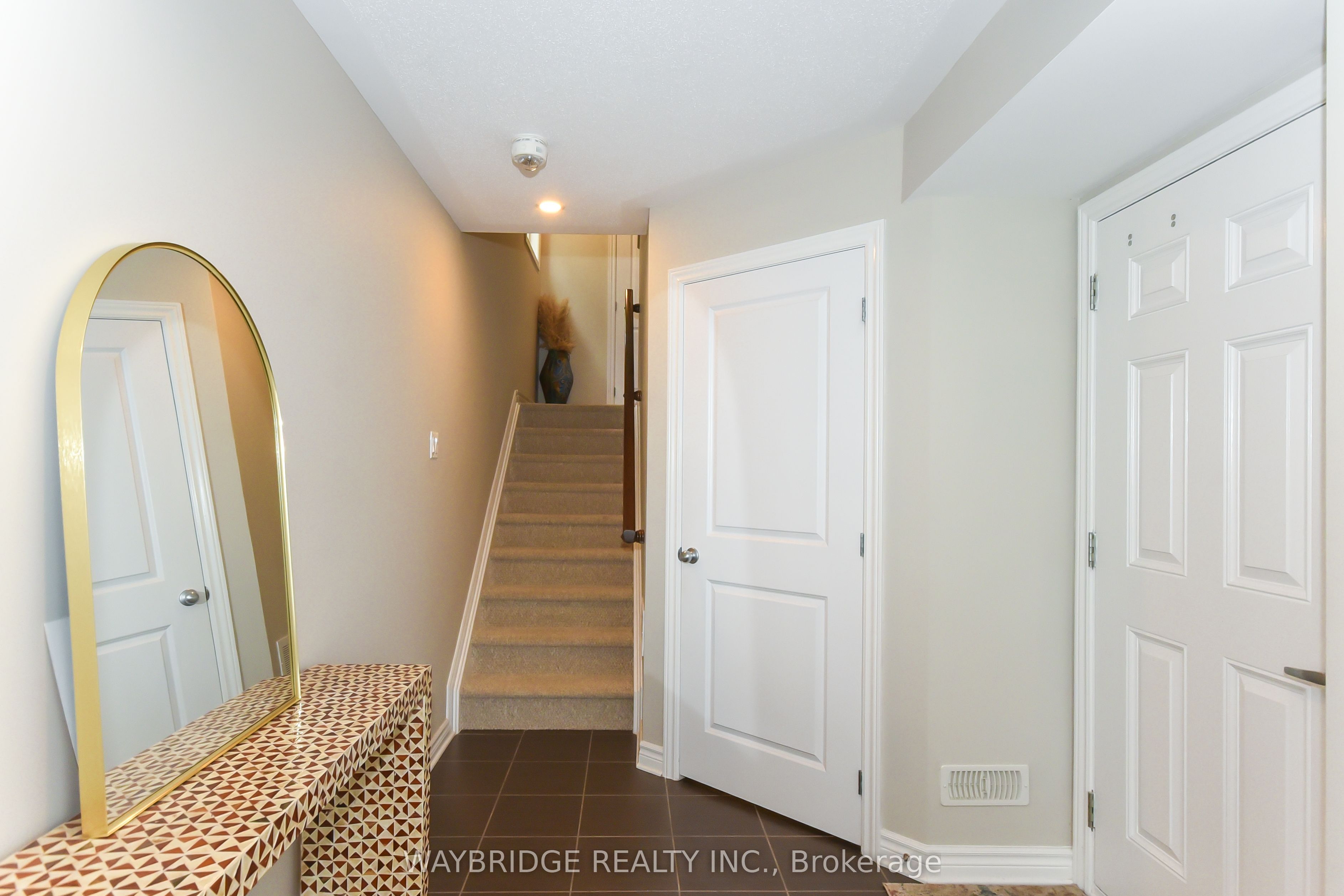 873 Kilbirnie Drive Property Photo 2