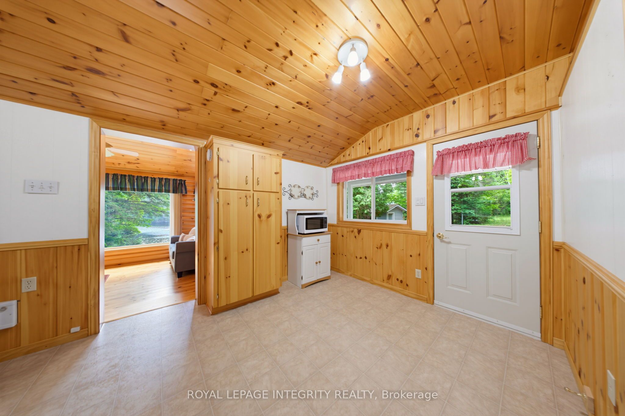 534 School House Lane Property Photo 16
