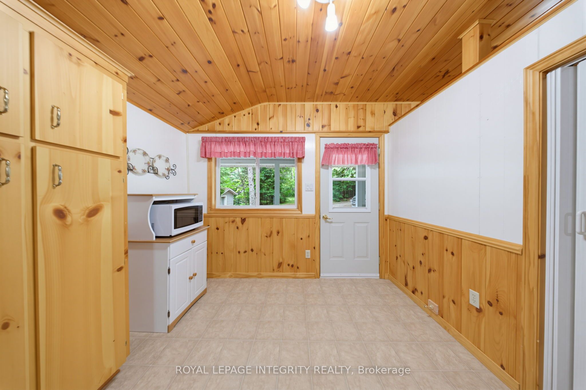 534 School House Lane Property Photo 18