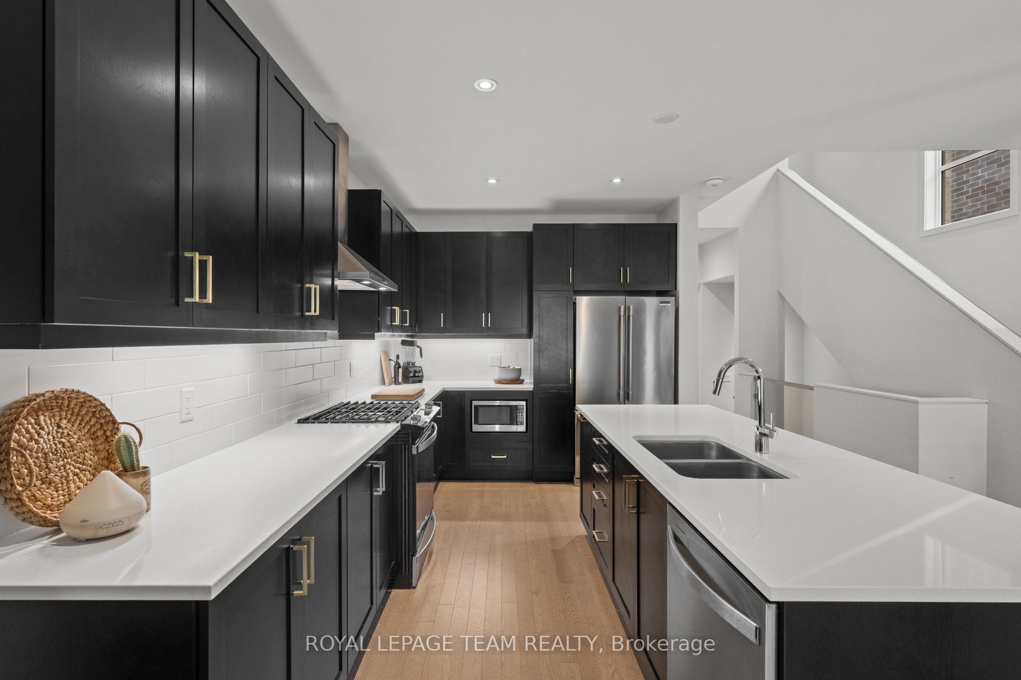 1037 Eider Street Property Photo 8