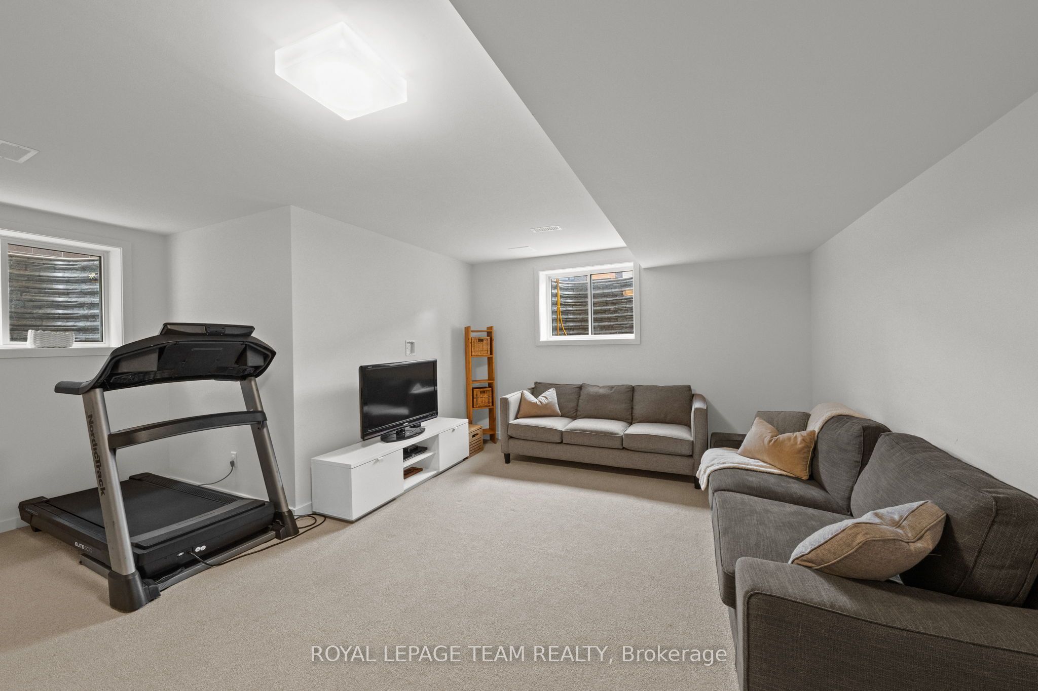 1037 Eider Street Property Photo 44
