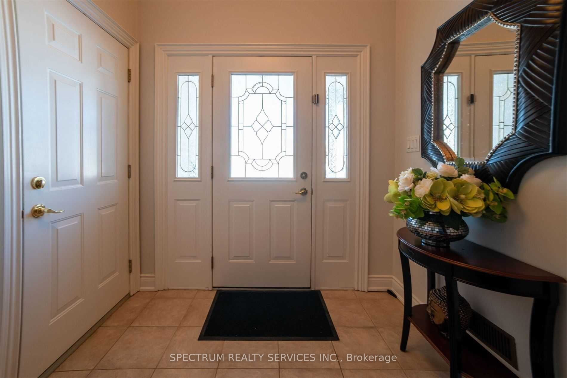 8112 Beaver Glen Drive Property Photo 2