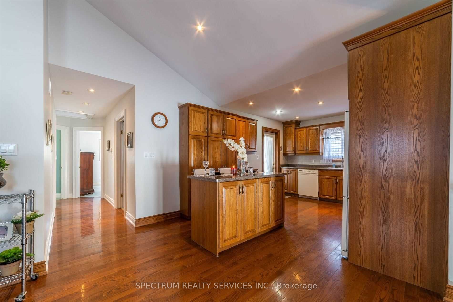 8112 Beaver Glen Drive Property Photo 12