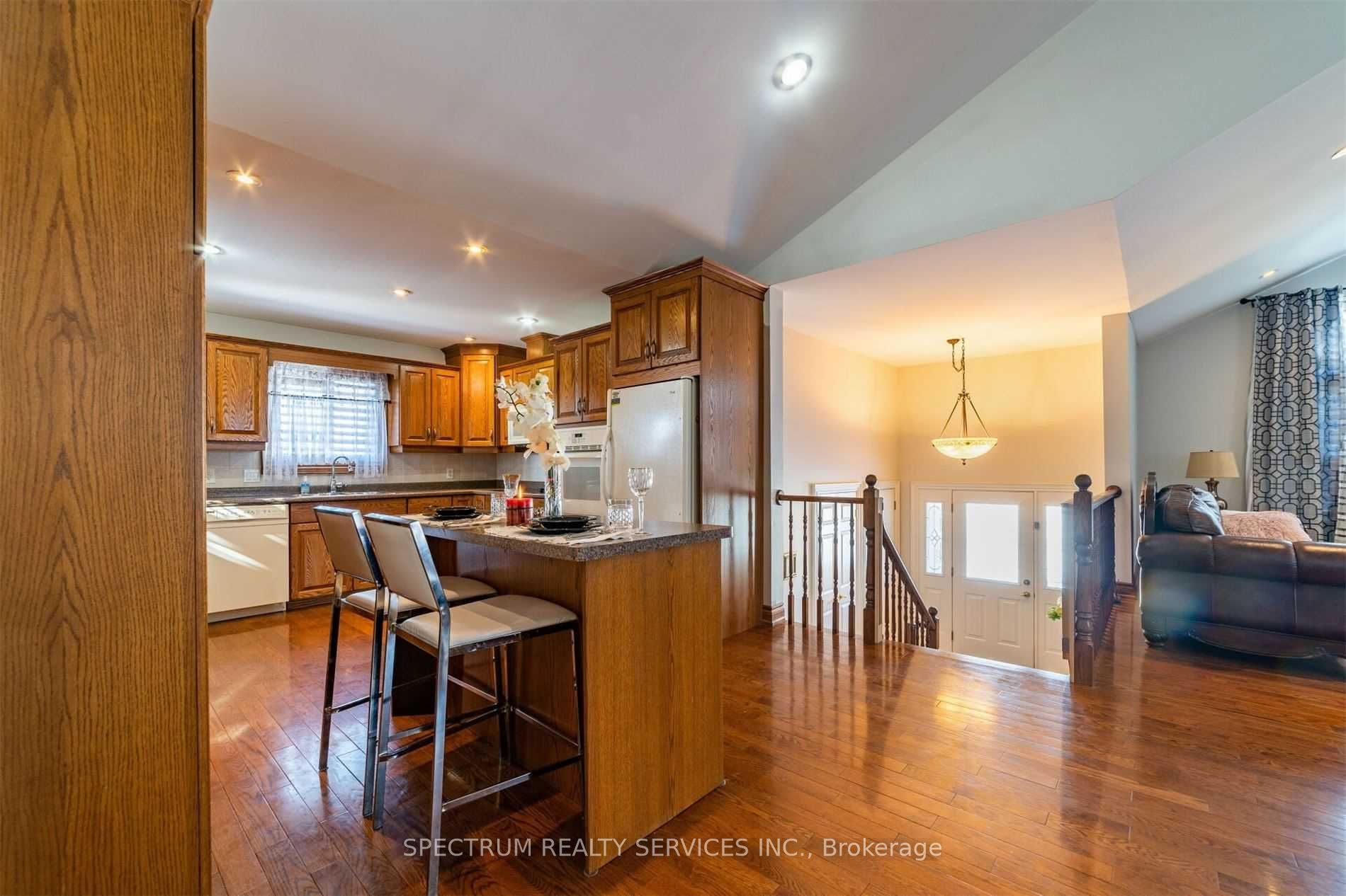 8112 Beaver Glen Drive Property Photo 13