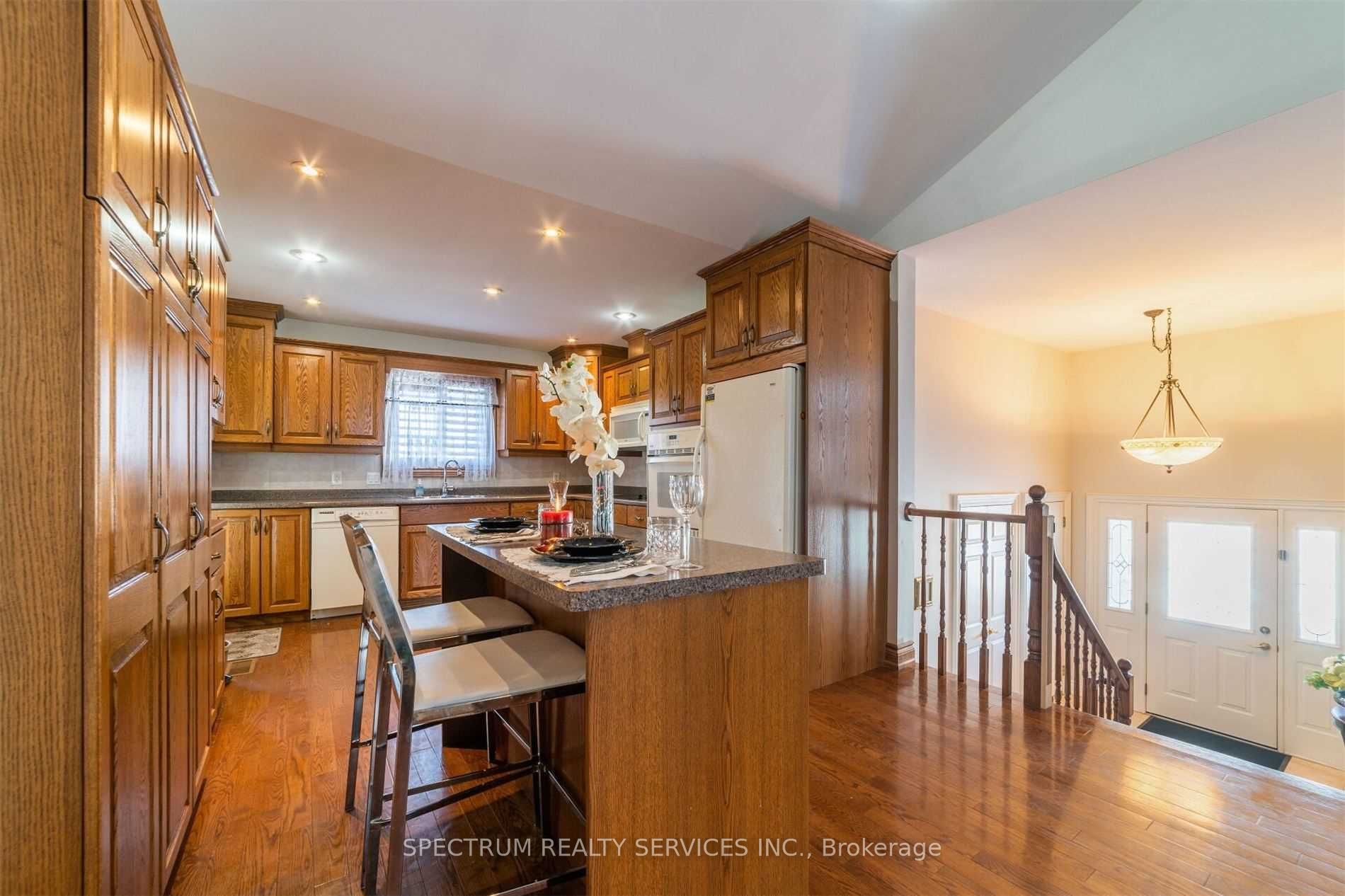 8112 Beaver Glen Drive Property Photo 14