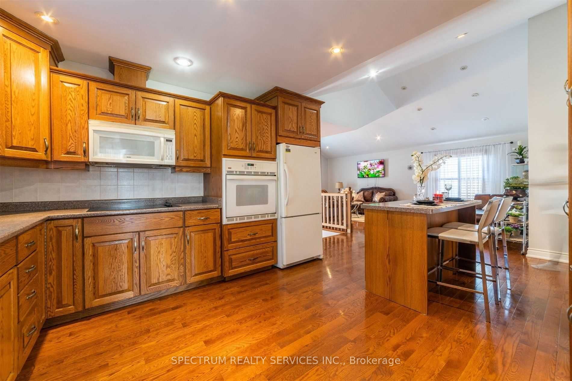 8112 Beaver Glen Drive Property Photo 15