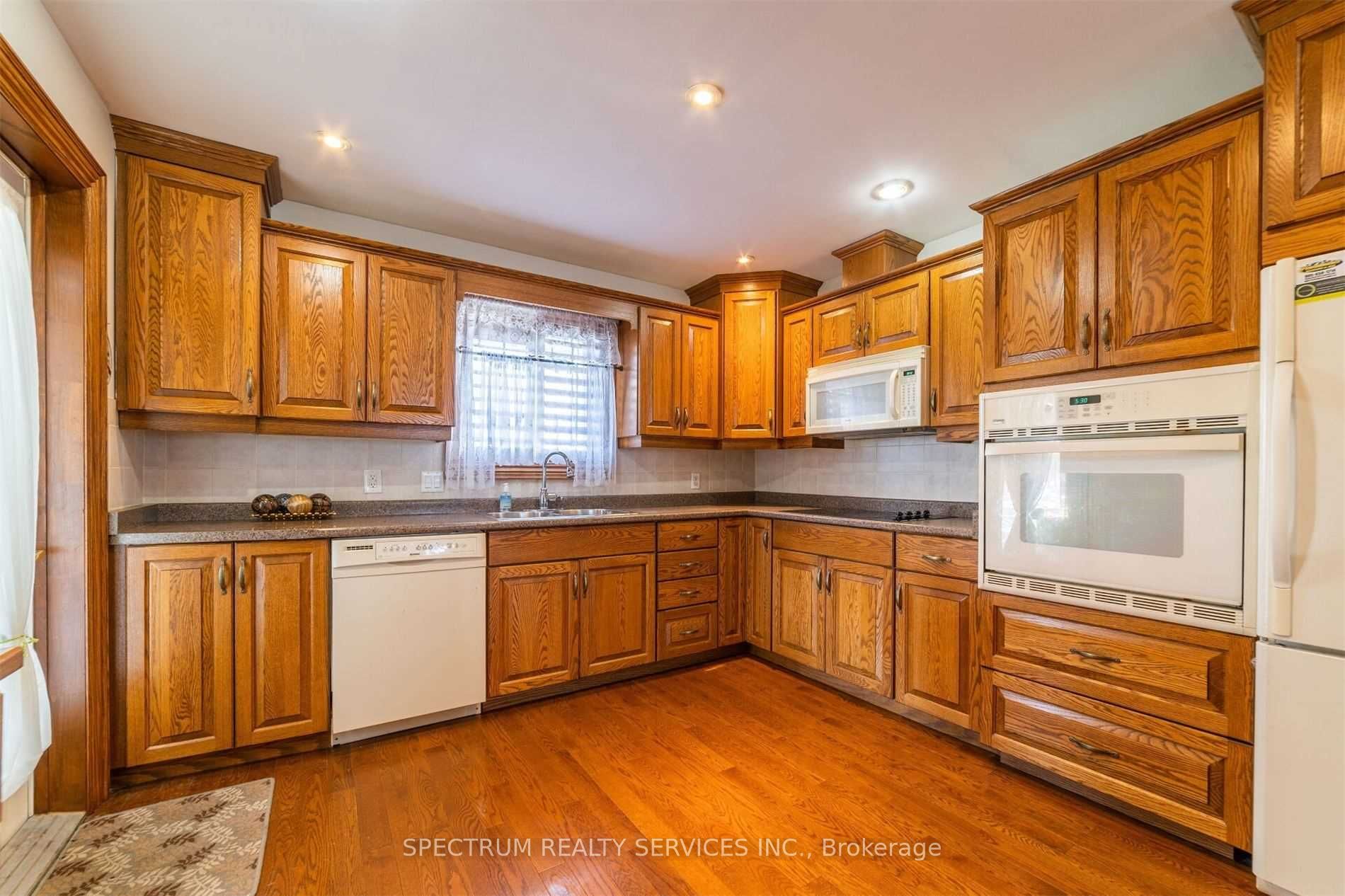 8112 Beaver Glen Drive Property Photo 16