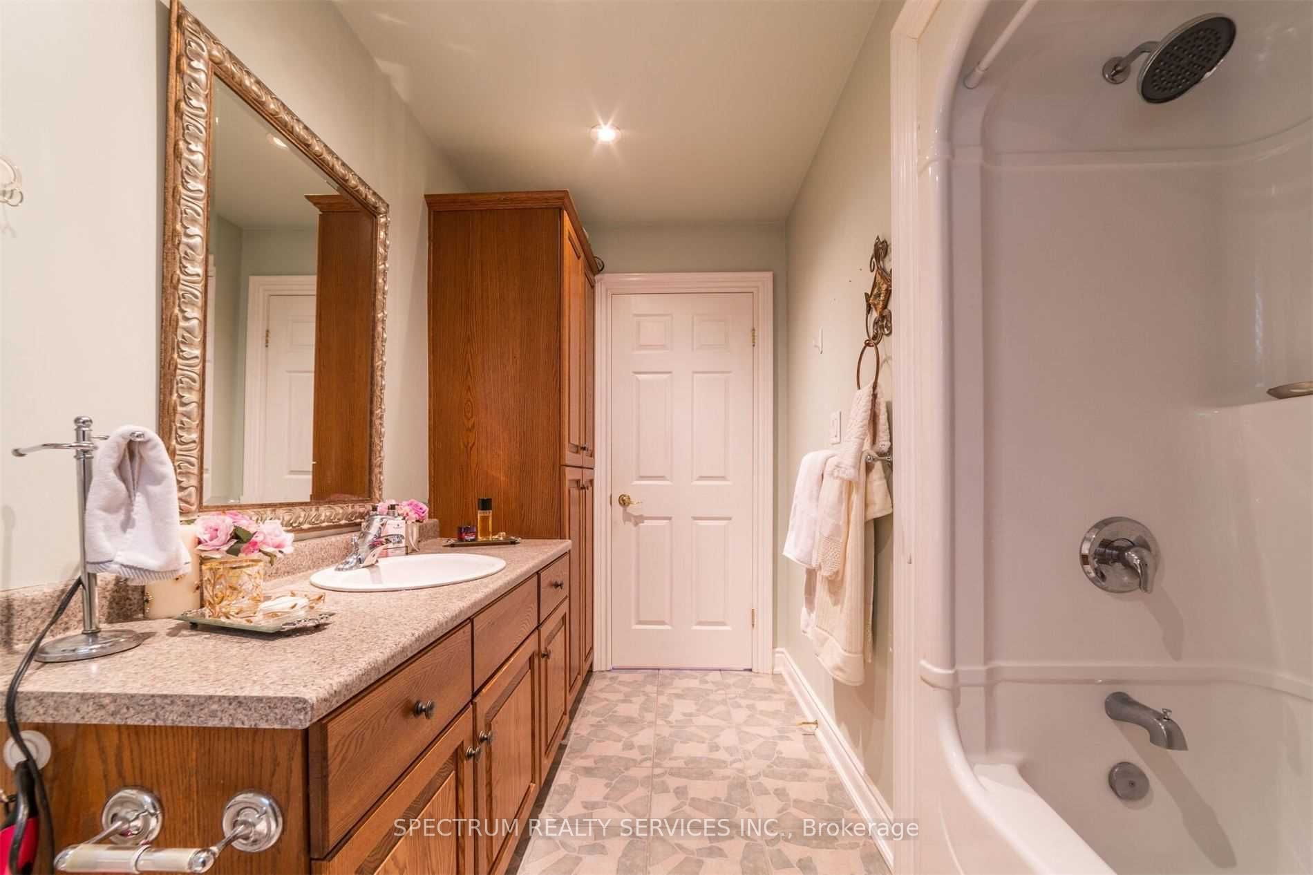 8112 Beaver Glen Drive Property Photo 28