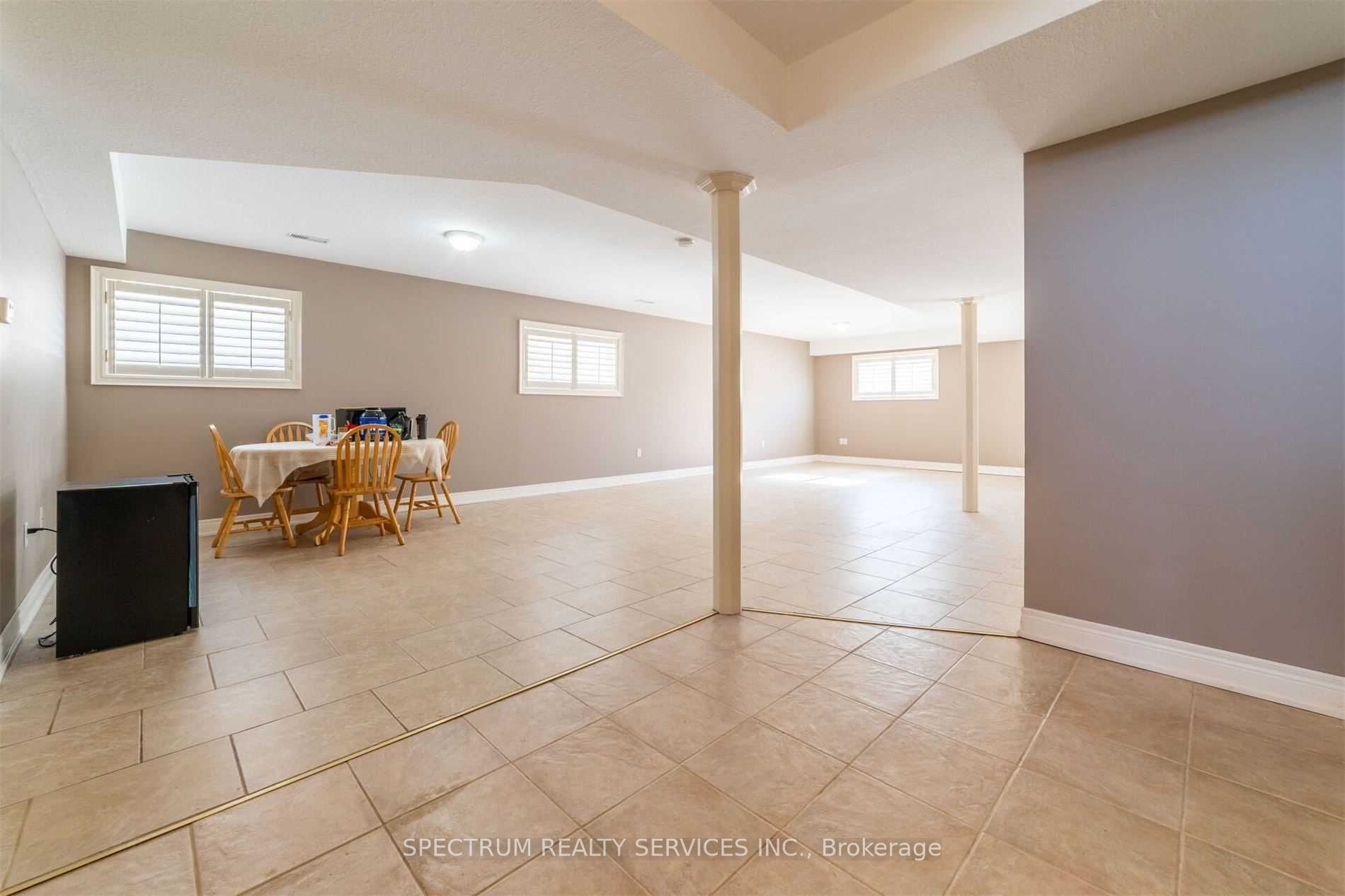 8112 Beaver Glen Drive Property Photo 35